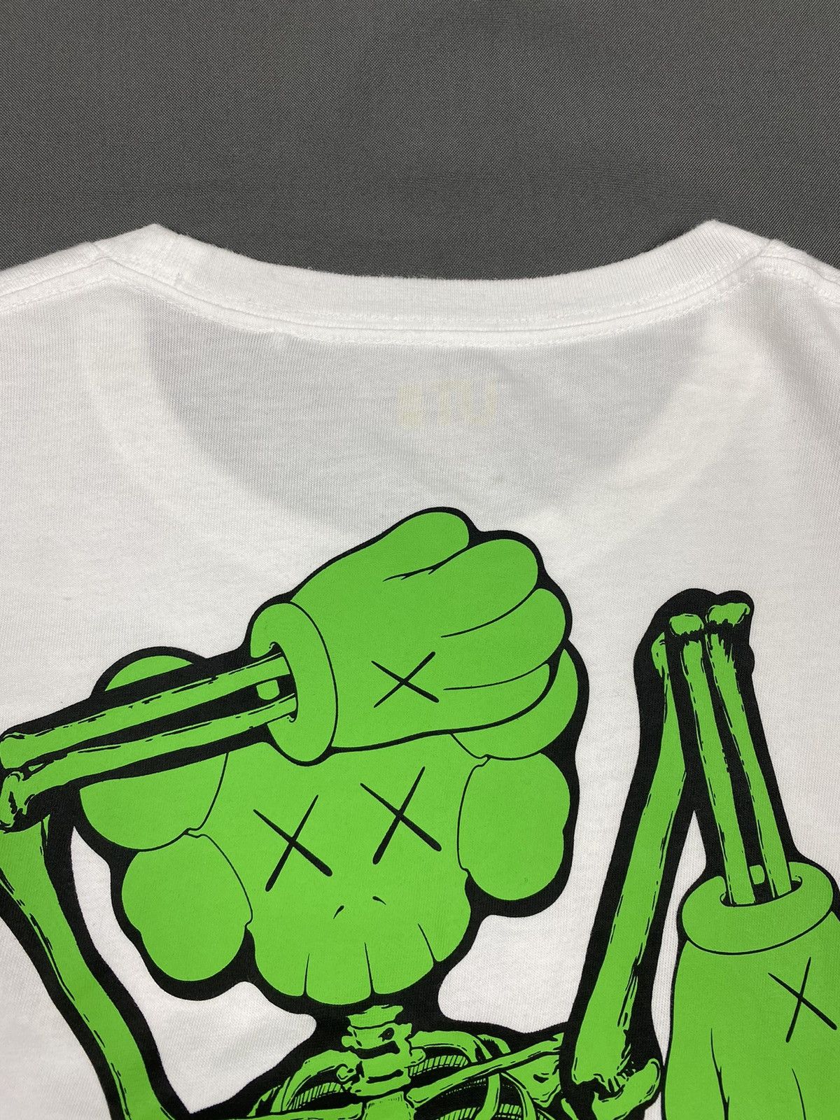 Kaws × Uniqlo Uniqlo x Kaws Skelleton T Shirt Size US L / EU 52-54 / 3 - 8 Thumbnail