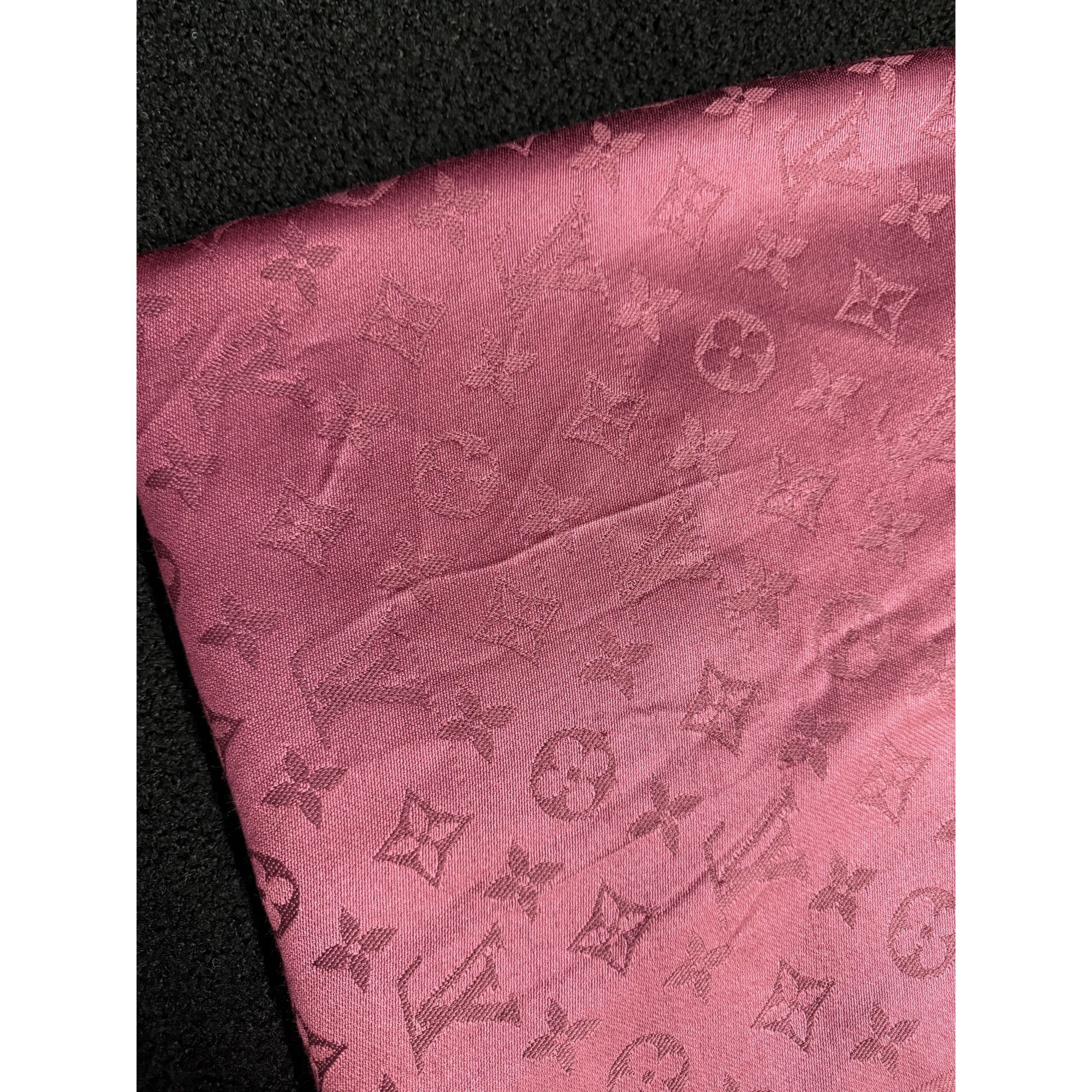 Louis Vuitton Louis Vuitton Monogram Shine Shawl In Fuchsia Silk & Wool Bl Size ONE SIZE - 6 Thumbnail