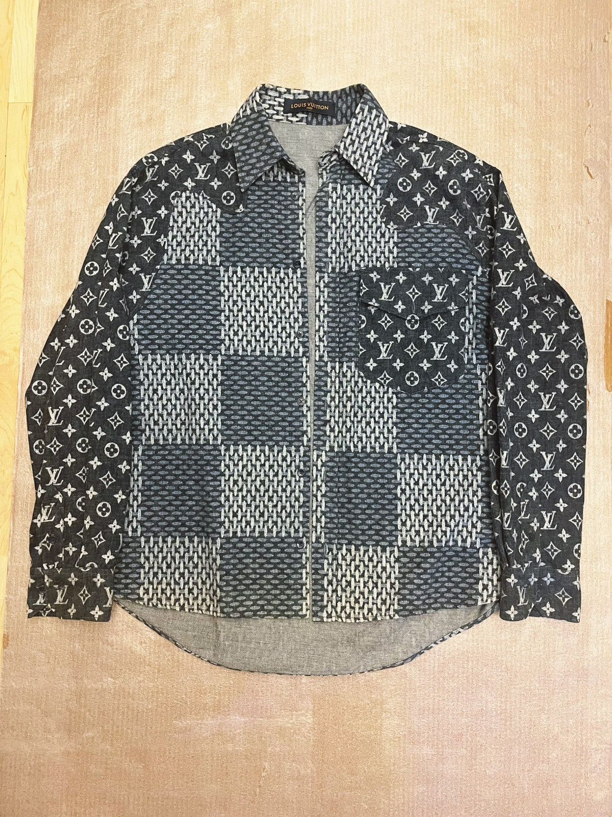 Louis Vuitton Louis Vuitton luxury casual T-shirt. Size US M / EU 48-50 / 2 - 1 Thumbnail