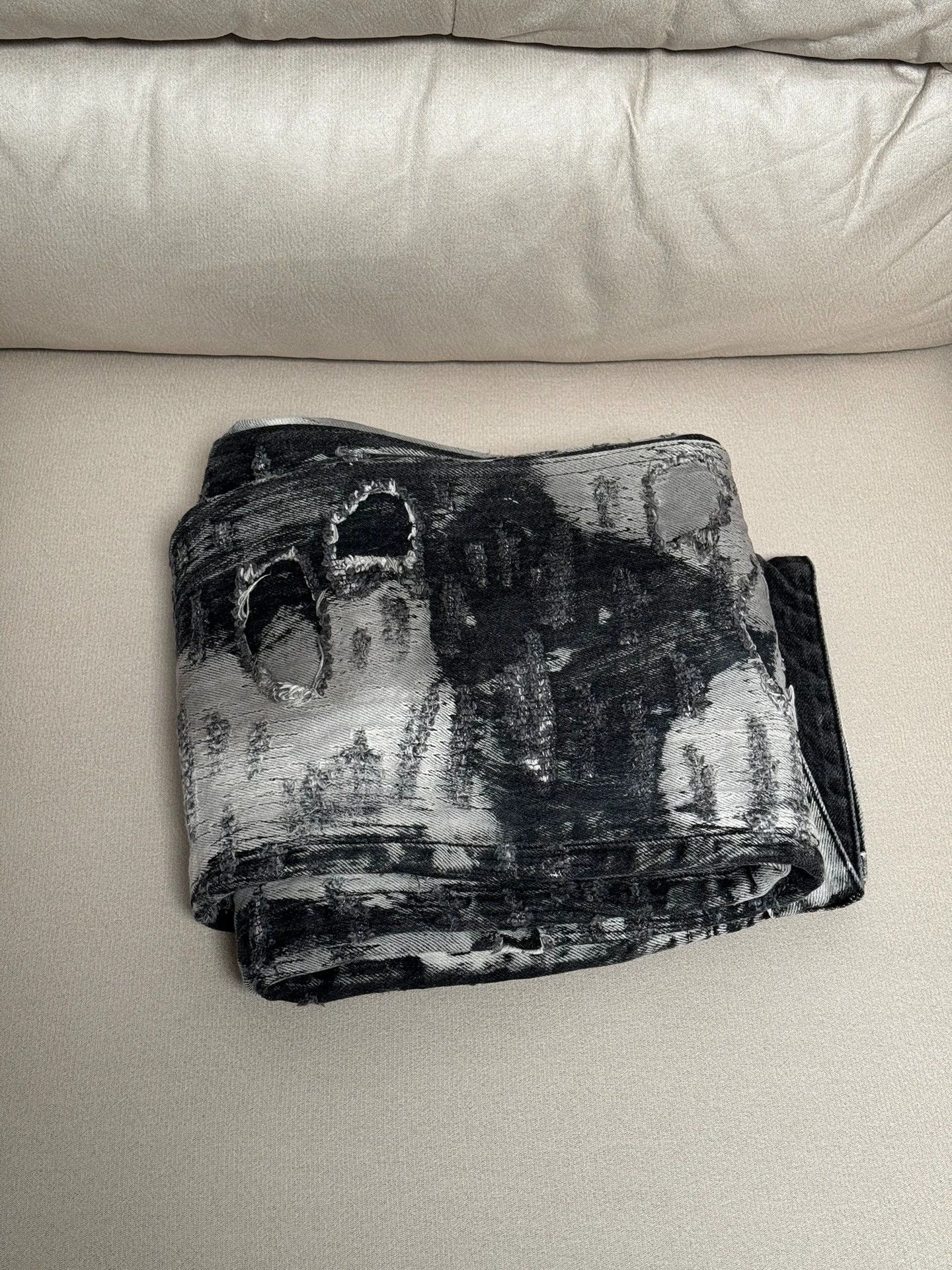 Givenchy Givenchy Cow Print Boro Distressed Embroidered Jeans Travis Size US 30 / EU 46 - 8 Thumbnail
