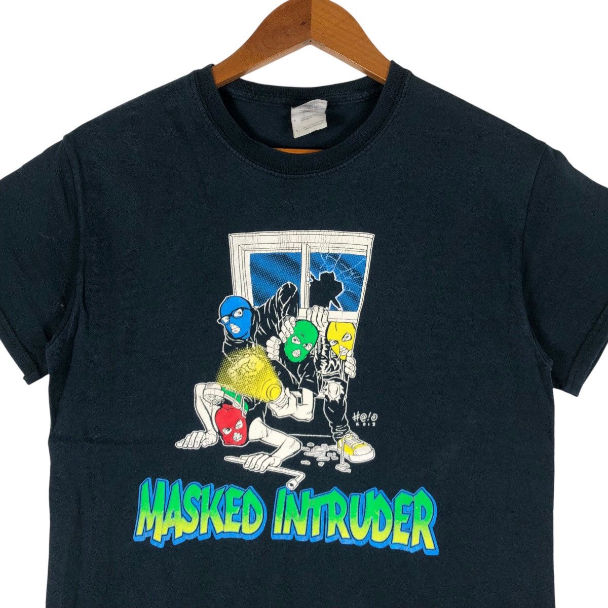 Gildan MASKED INTRUDER American Rock Band T-Shirt Size US S / EU 44-46 / 1 - 2 Thumbnail