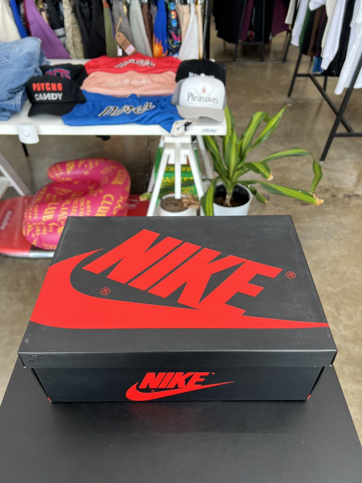 Jordan Brand × Nike Air Jordan 1 Obsidian Sz. 6.5Y (2019) Size US 6.5 / EU 39-40 - 13 Thumbnail