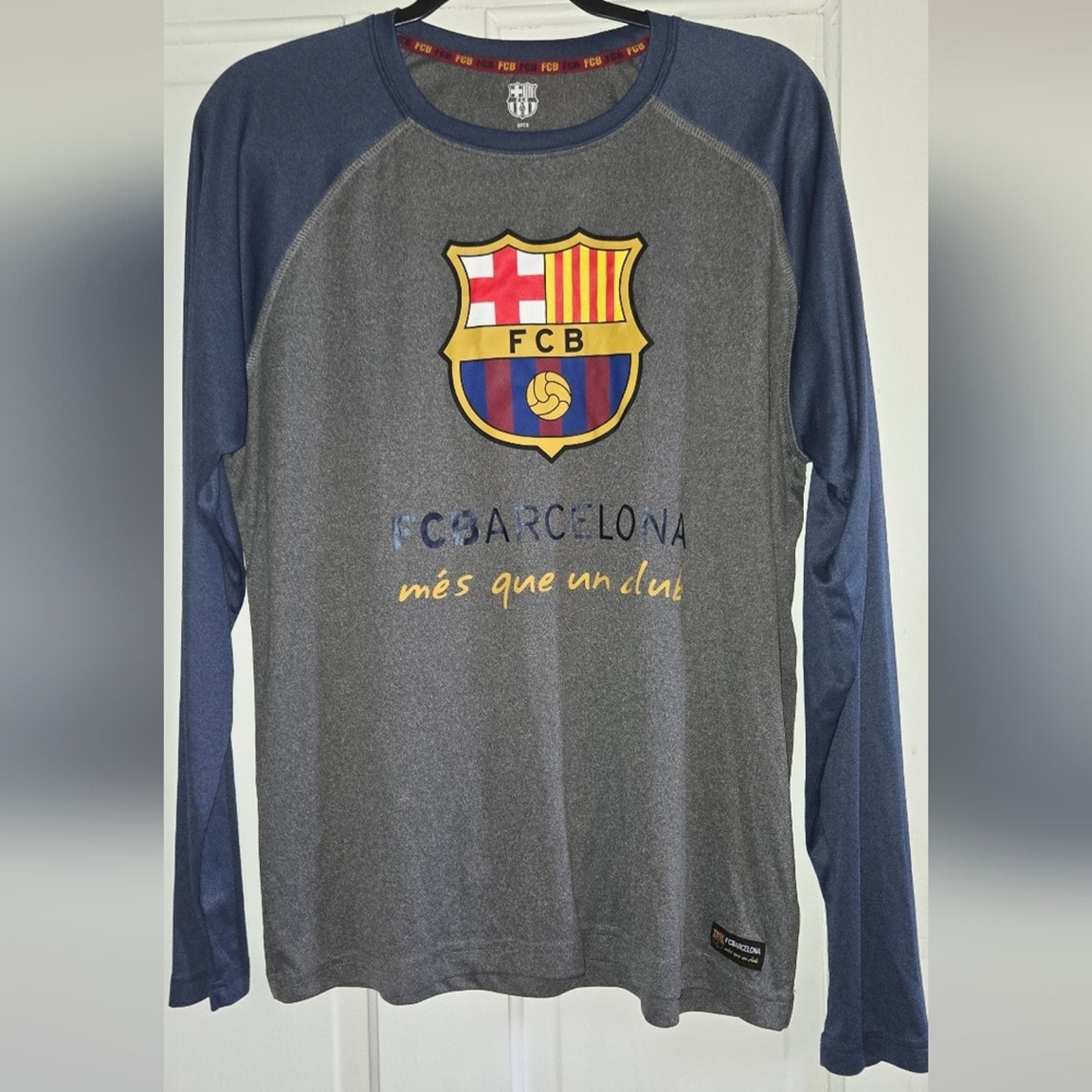 Other FC Barcelona long sleeve tshirt size L Size US L / EU 52-54 / 3 - 1 Thumbnail