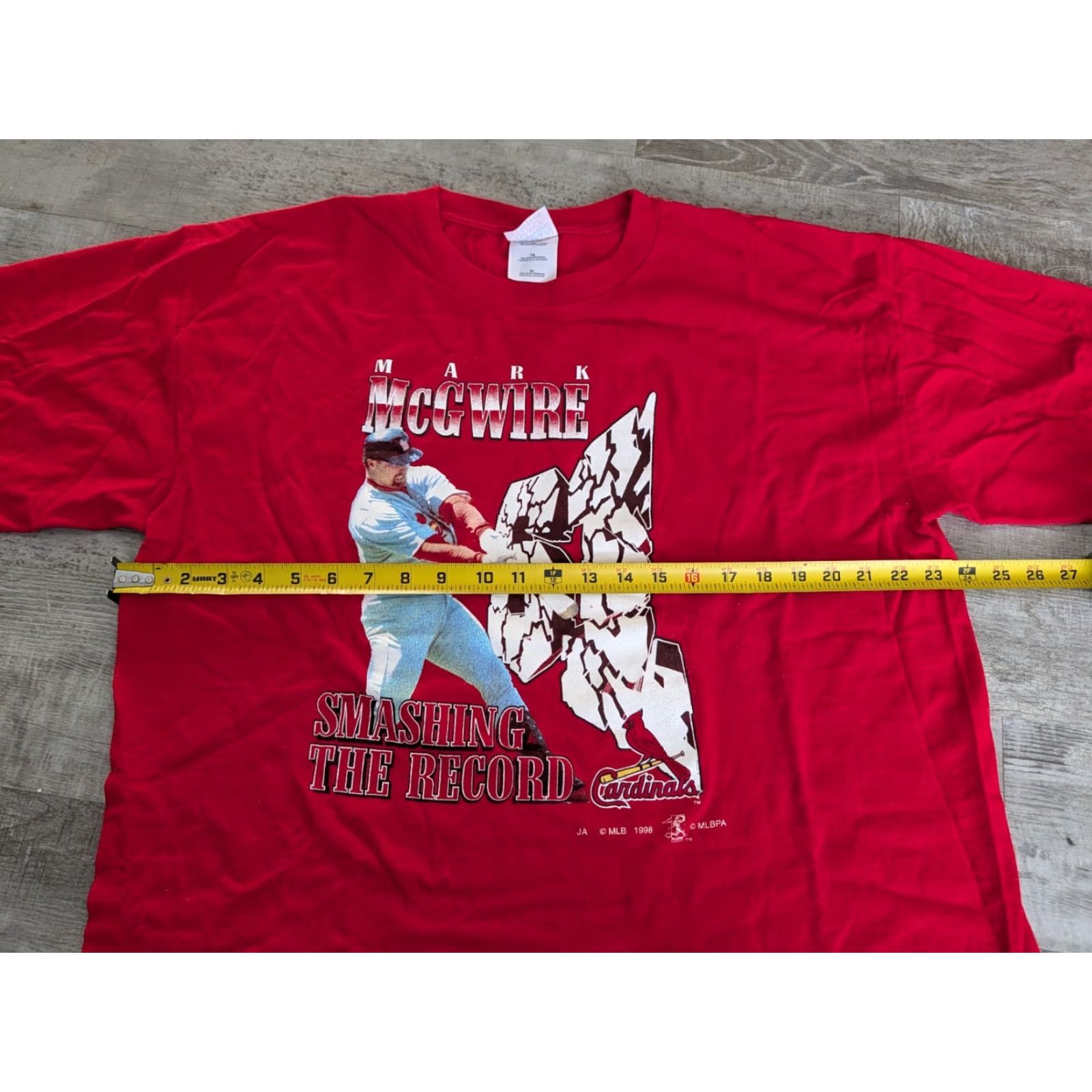 Gildan VINTAGE 1998 Mark McGwire 61 Home Runs Smashing The Record Tee Shirt Red XL Gildan Heavy Cotton Baseball MLB Cardinals Shirt Mens Size US XL / EU 56 / 4 - 7 Thumbnail
