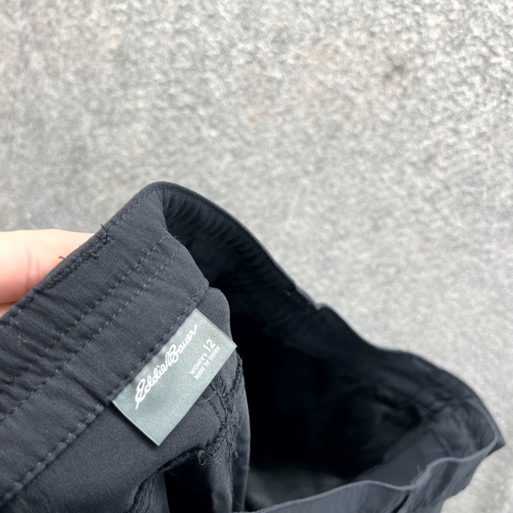Eddie Bauer VINTAGE? Eddie Bauer Pants Women 12 Black Capri Flat Front Stretch Knit Casual Daily Style Ladies Regular Inseam 19 Black Size 34" / US 12 / IT 48 - 3 Thumbnail