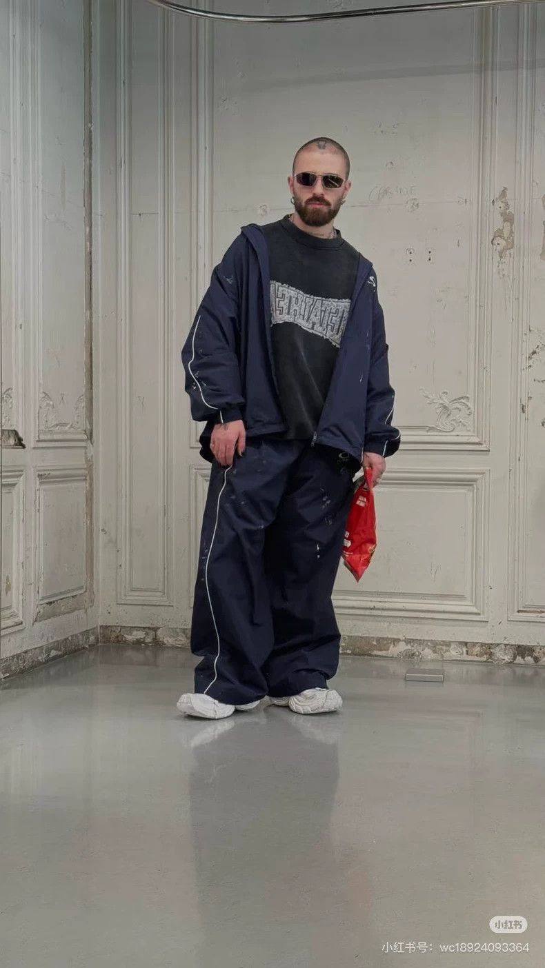 Balenciaga Balenciaga Single-wear design embroidered boxing letters w Size US S / EU 44-46 / 1 - 6 Thumbnail
