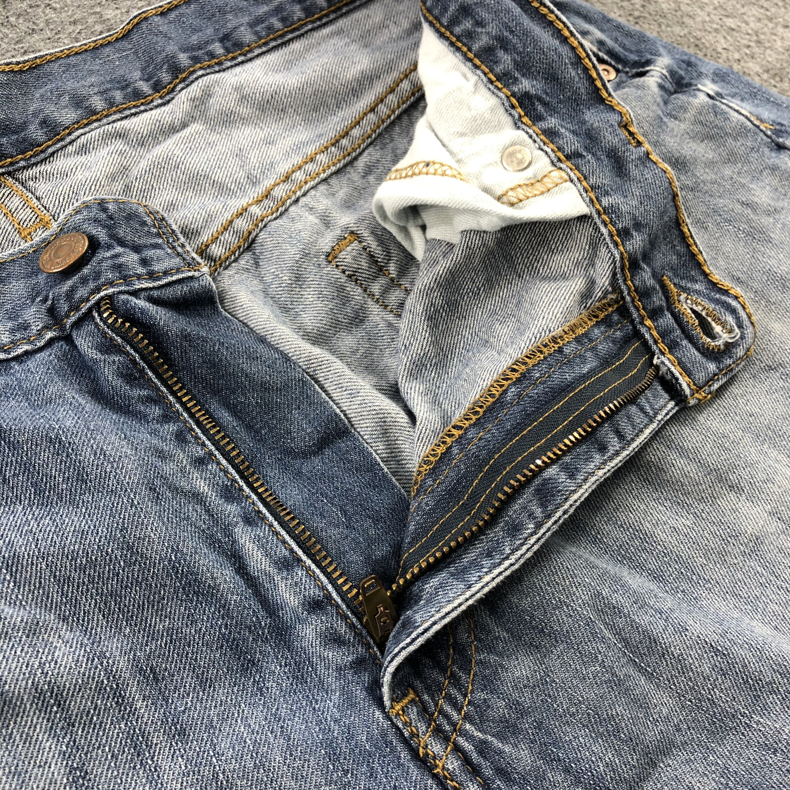 Levi's × Vintage Vintage Blue Wash Levis 569 Jeans-JM1843 Size US 36 / EU 52 - 7 Thumbnail
