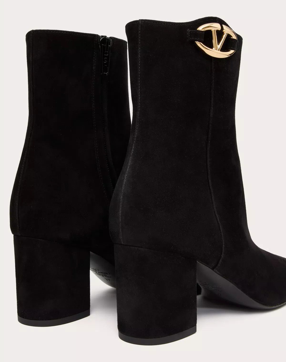 o1s1wg110625 Vlogo Bold Edition Suede Ankle Boot in Black