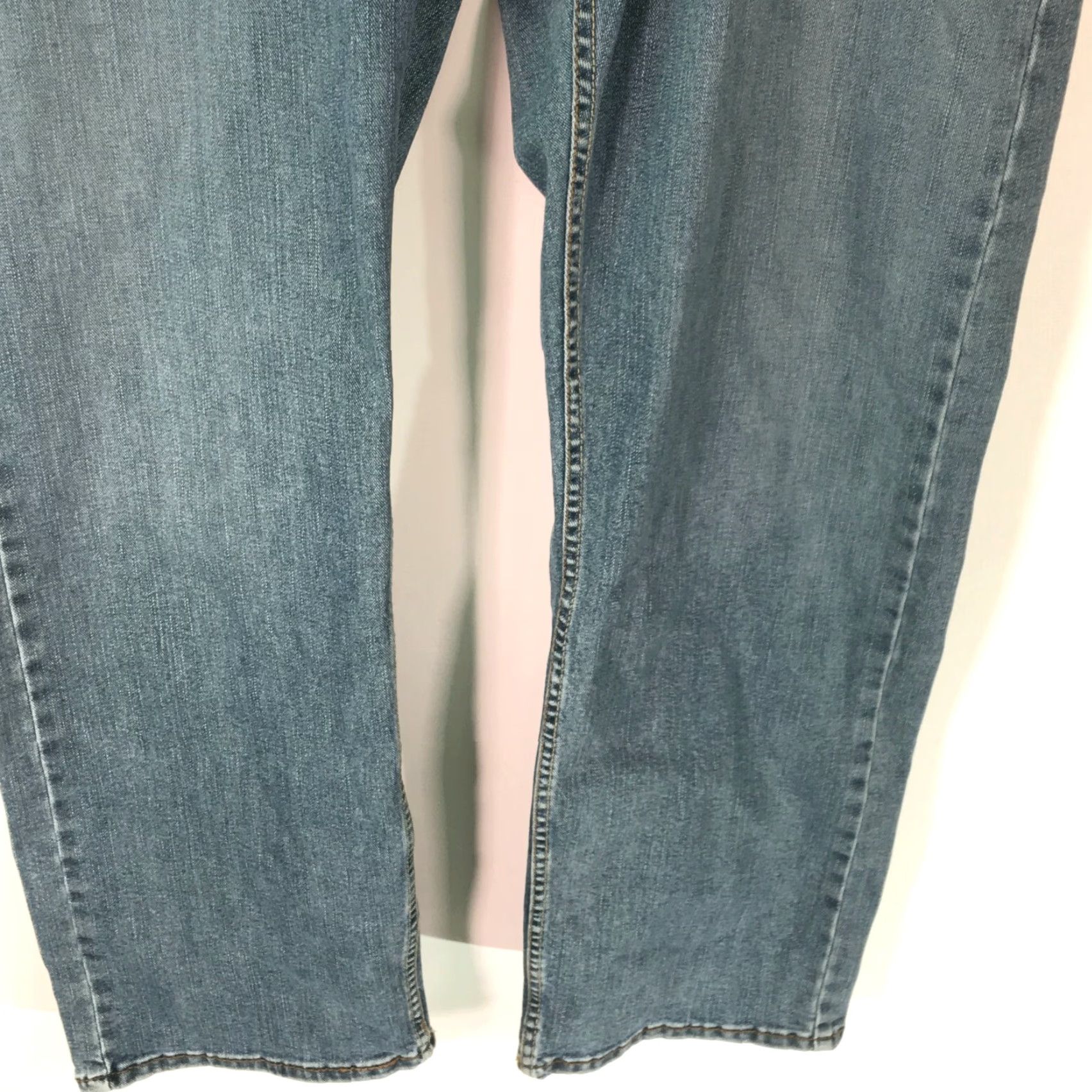 Levi's Levi's Levi Strauss Signature Jeans Mens Regular Fit Mid Rise Blue Denim 42X32 Straight 5-Pocket Blue jeans Mens 42X32 Regular Rise Mid Inseam 32 Size US 42 / EU 58 - 4 Thumbnail