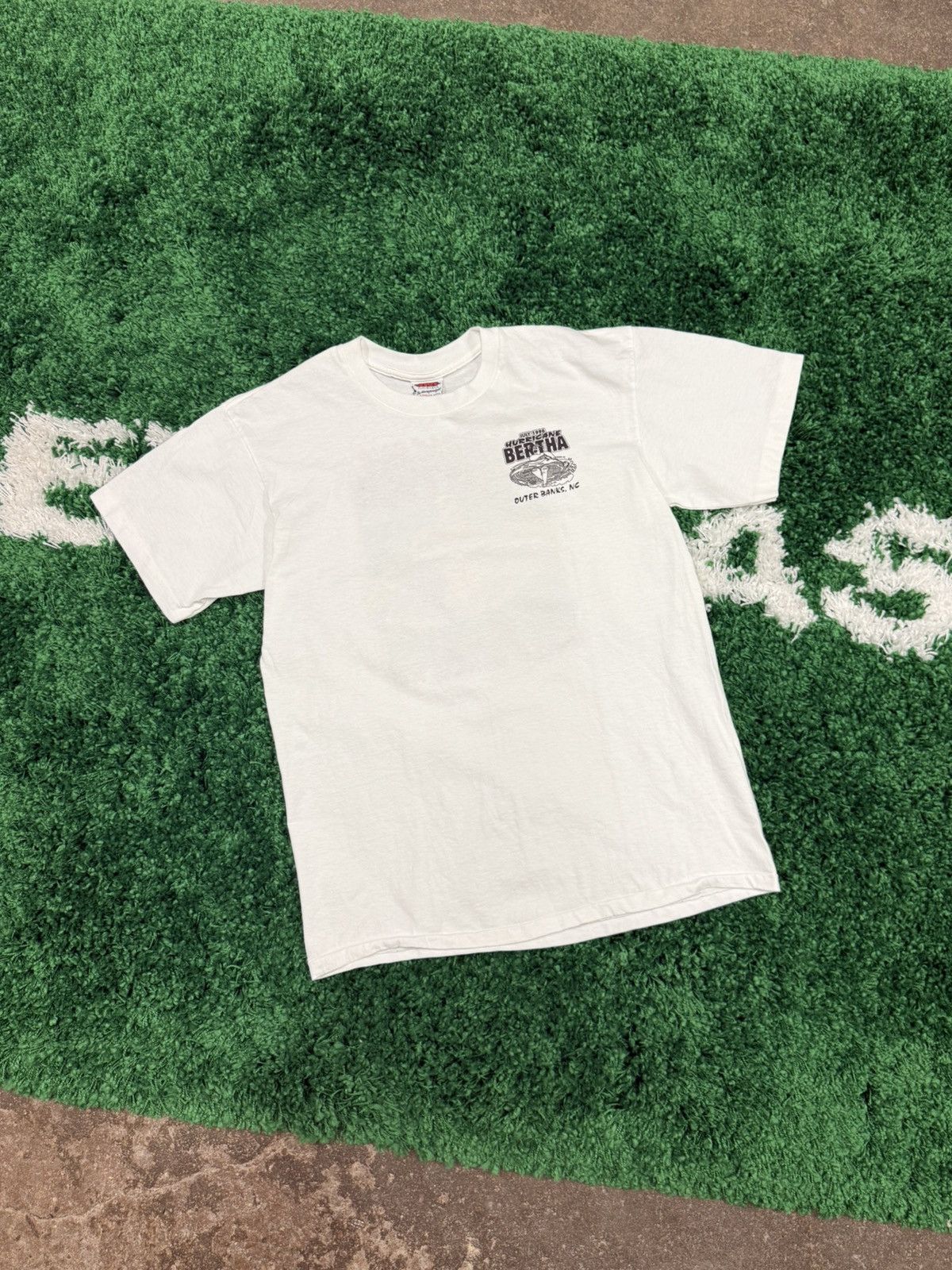 Vintage AMAZING Hurricane Bertha Outer Banks NC Tee White 90s Size US L / EU 52-54 / 3 - 2 Thumbnail