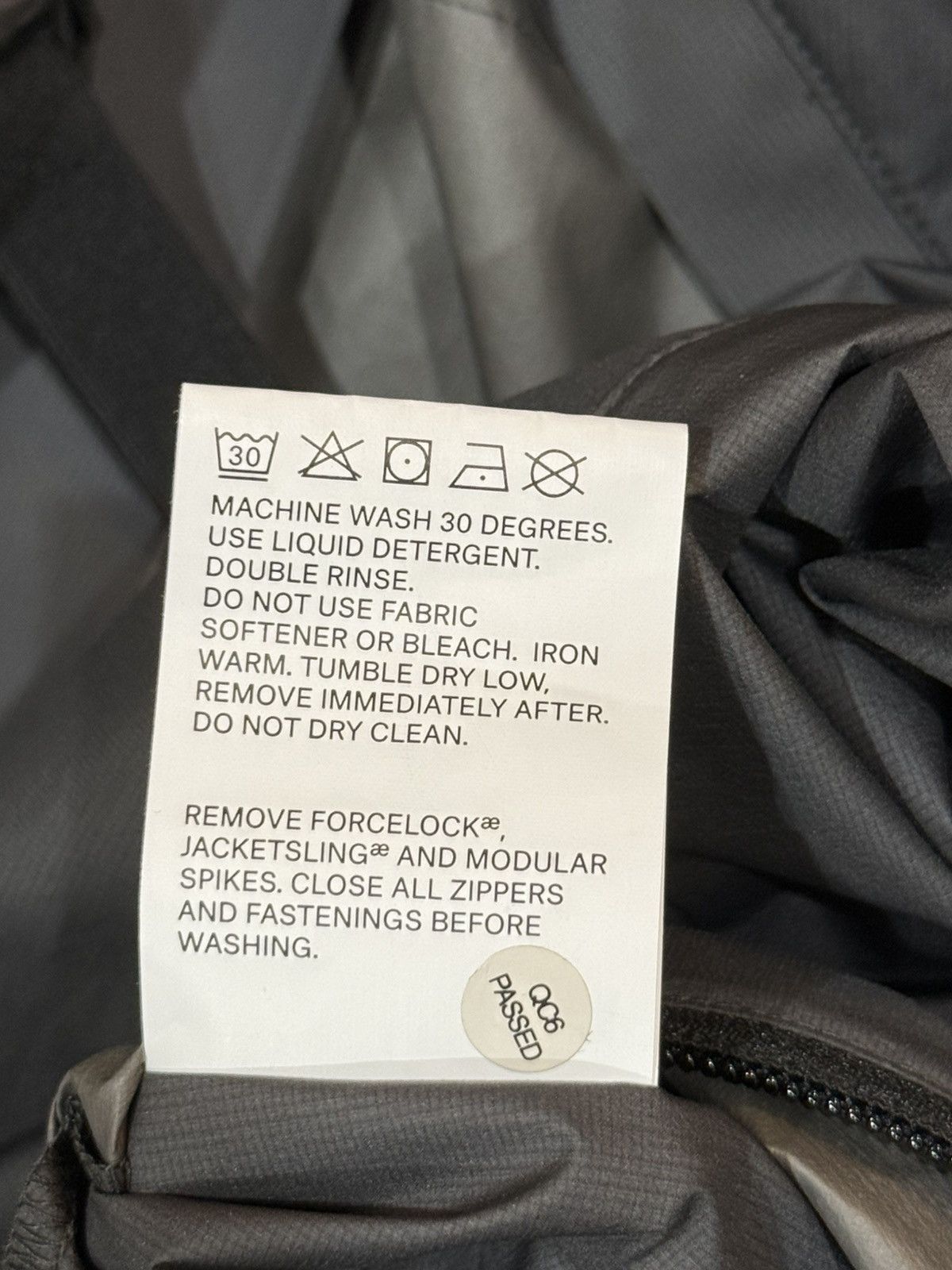 Acronym J36-WS Windstopper Hardshell Jacket size Medium Size US M / EU 48-50 / 2 - 10 Thumbnail