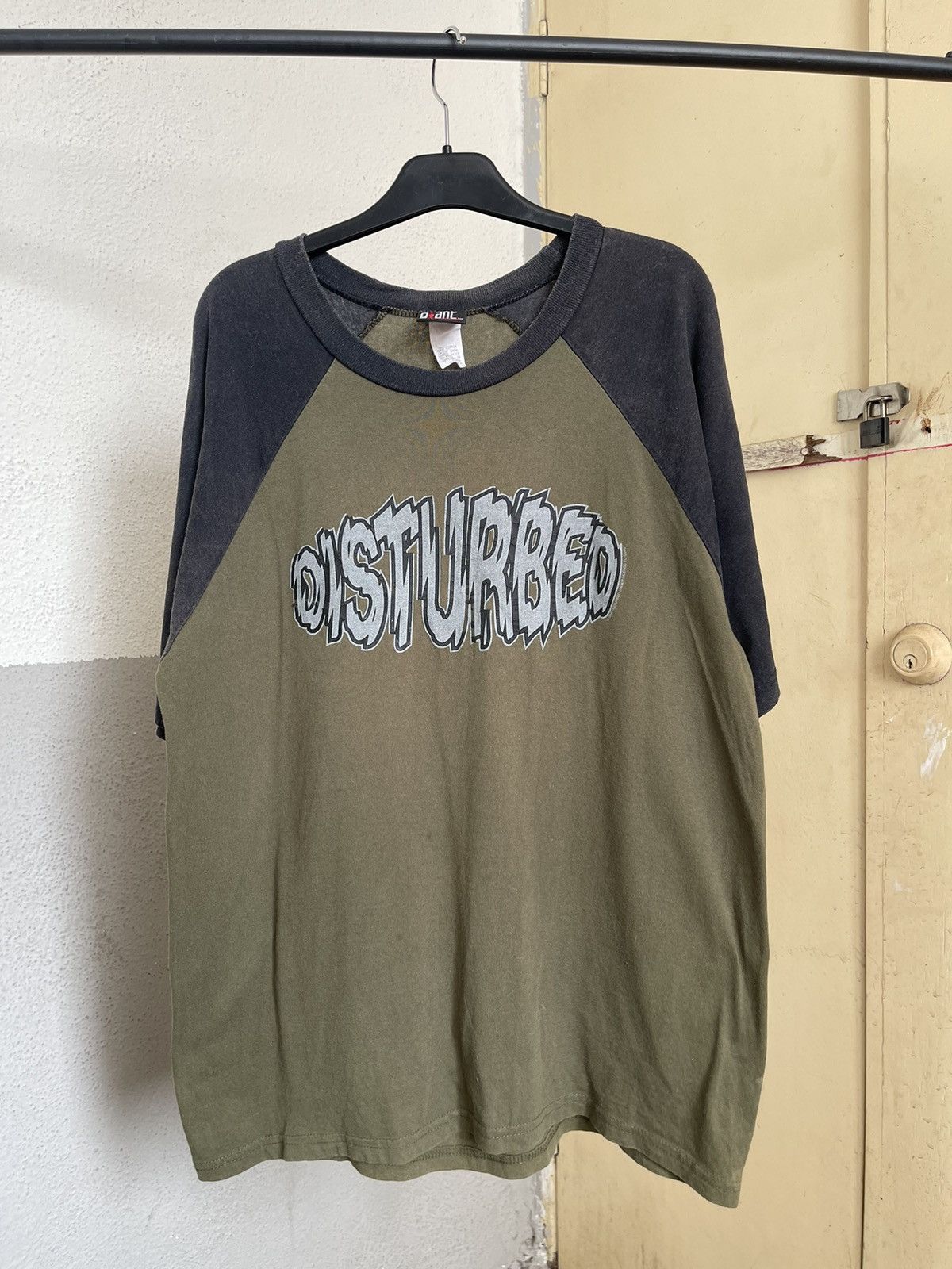 Vintage Vintage 2000 Disturbed Baseball 2 Tones Shirt Size US L / EU 52-54 / 3 - 1 Thumbnail