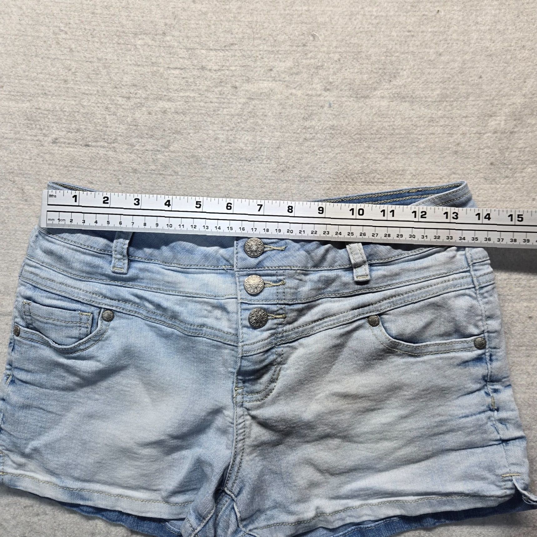Vintage Blue Spice Blue Jean Shorts Shorts Light Wash Adult Women 8 Blue Distressed Shortie 90s? No decade given. Size 30" / US 8 / IT 44 - 4 Thumbnail