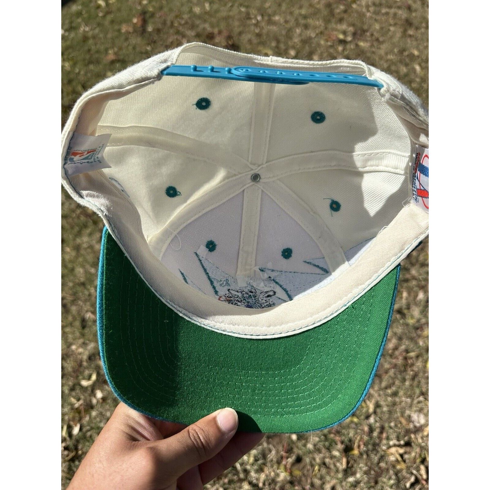 Logo Athletic × NBA × Vintage Vintage Charlotte Hornets Sharktooth Snapback Size ONE SIZE - 6 Thumbnail