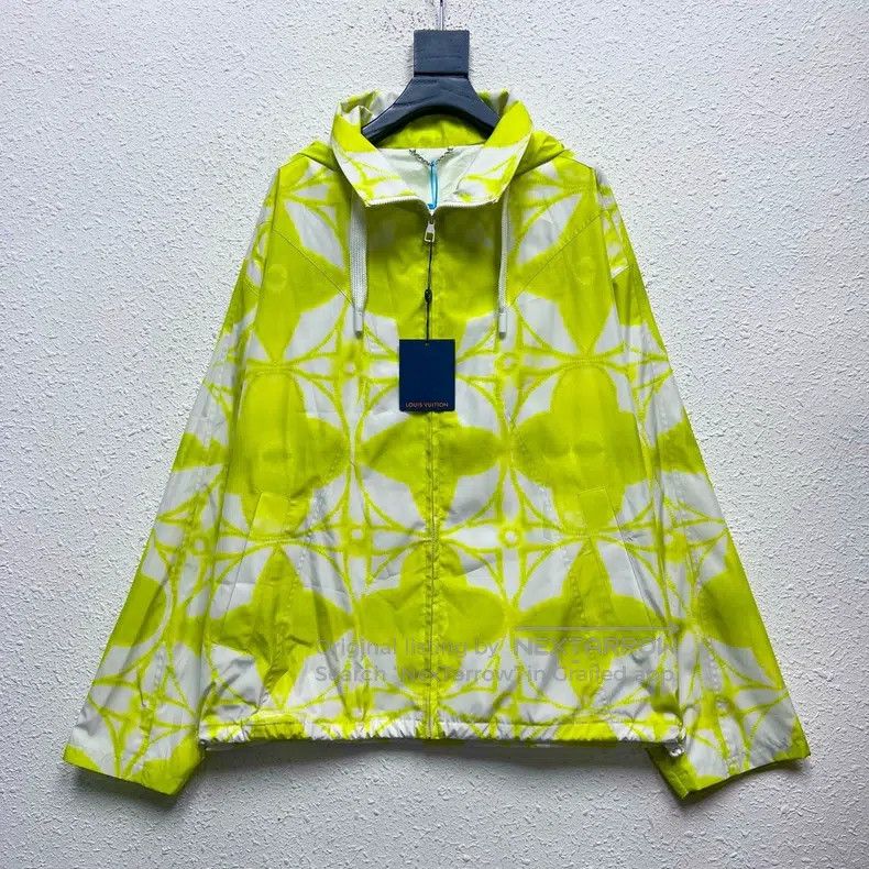 Louis Vuitton Louis Vuitton Lemon yellow three-flower full-print assault Size US M / EU 48-50 / 2 - 1 Thumbnail