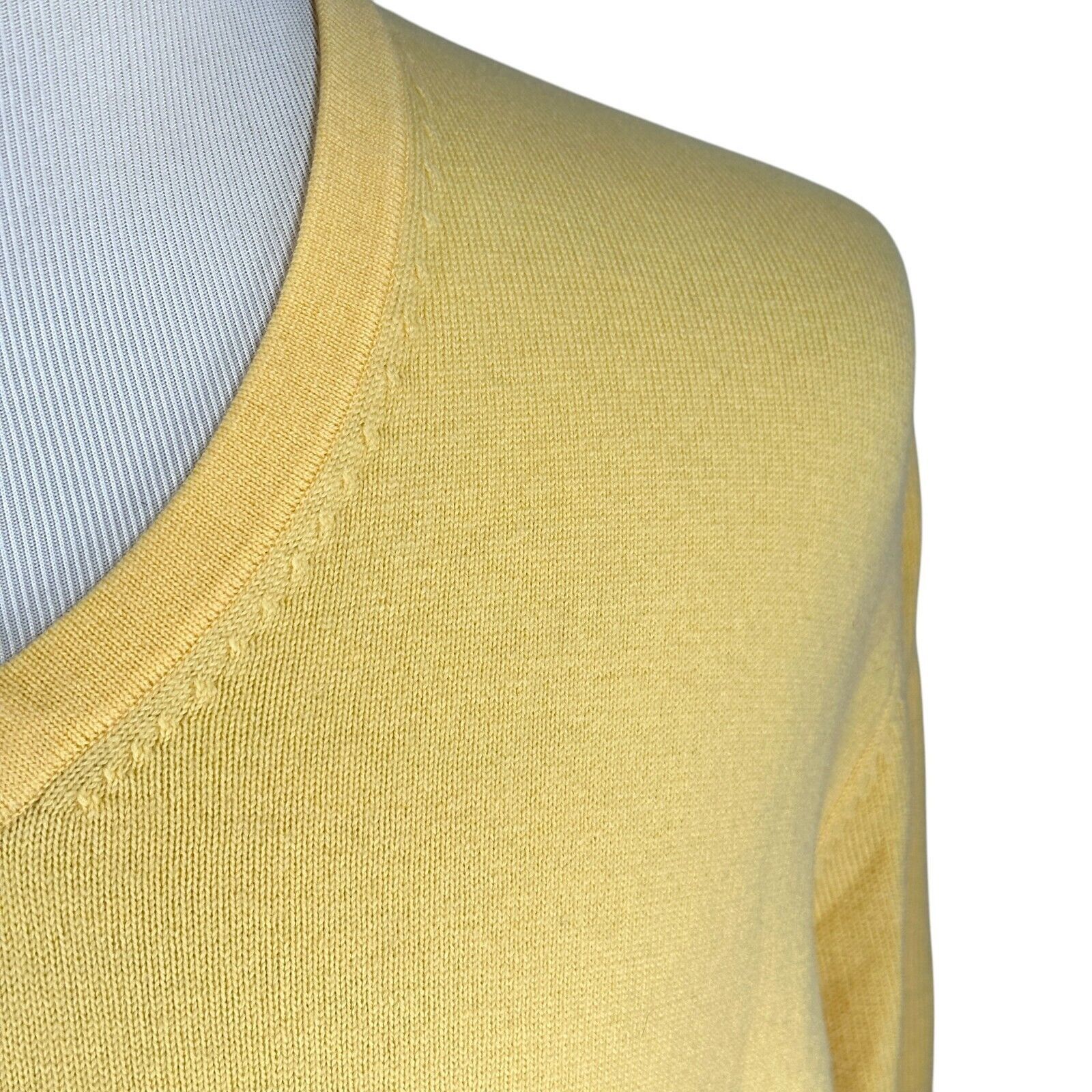 Brooks Brothers Brooks Brothers Sweater Men’s Large Yellow V-Neck Pullover Size US L / EU 52-54 / 3 - 3 Thumbnail