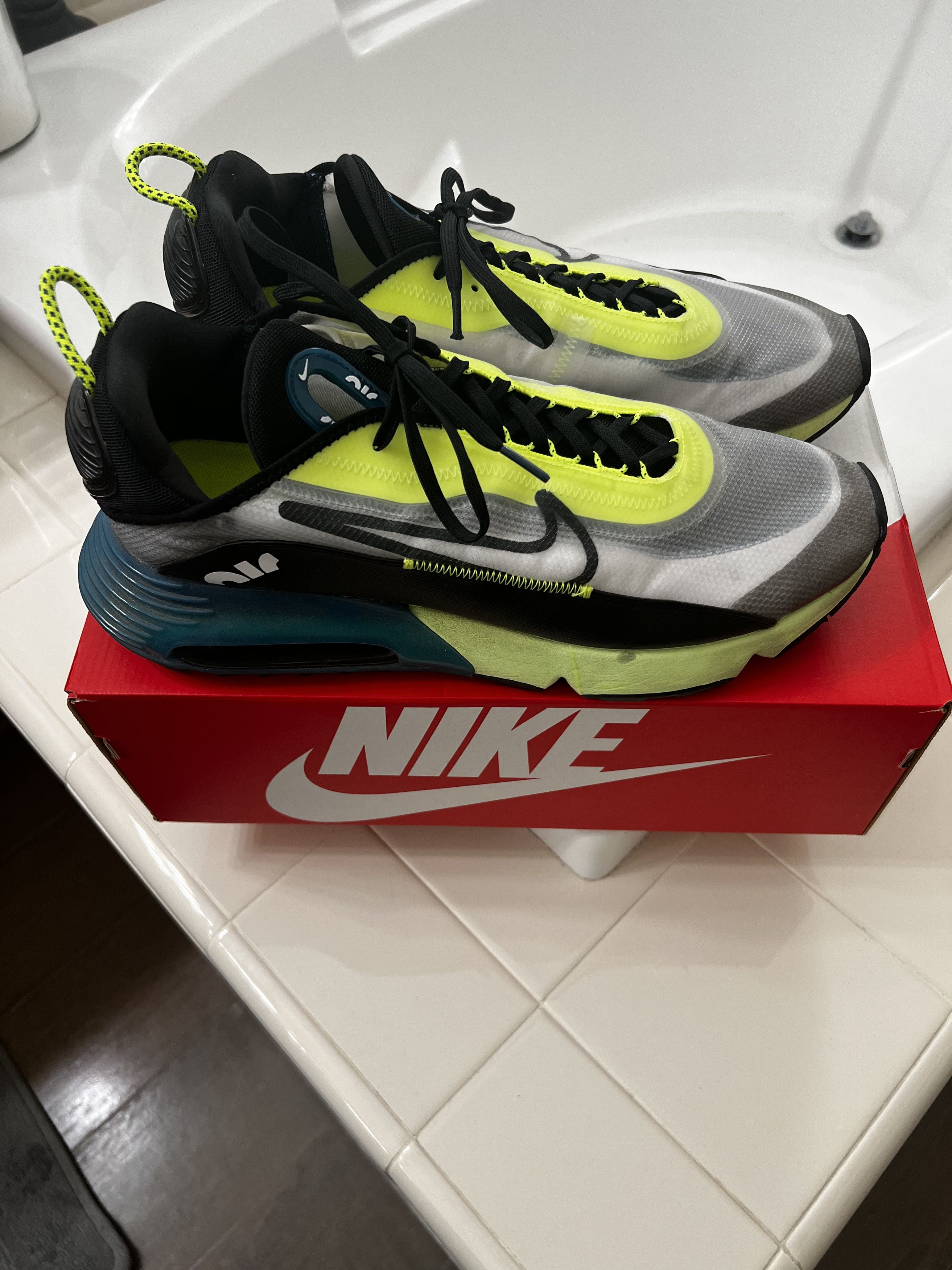 Nike Nike AIR MAX 2090 Size US 14 / EU 47 - 1 Thumbnail