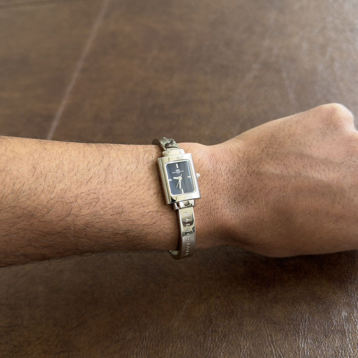 Balenciaga Vintage Navy Blue Rectangle Dial Engraved Bangle Watch Size ONE SIZE - 2 Thumbnail