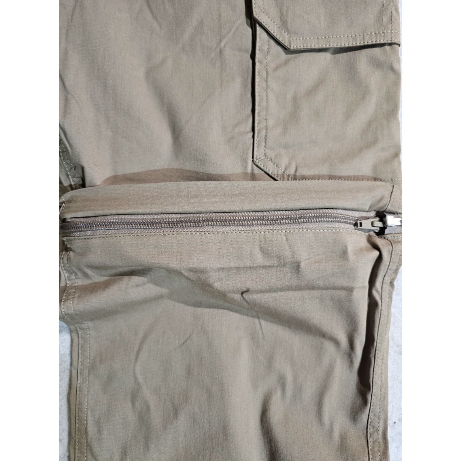 Vintage BC Clothing Classic Convertible Cargo Hiking Pants Khaki Men's Medium 34x30 Size Medium Cargo Pocket Zipper 4-Season Vintage No Size US 31 - 6 Thumbnail