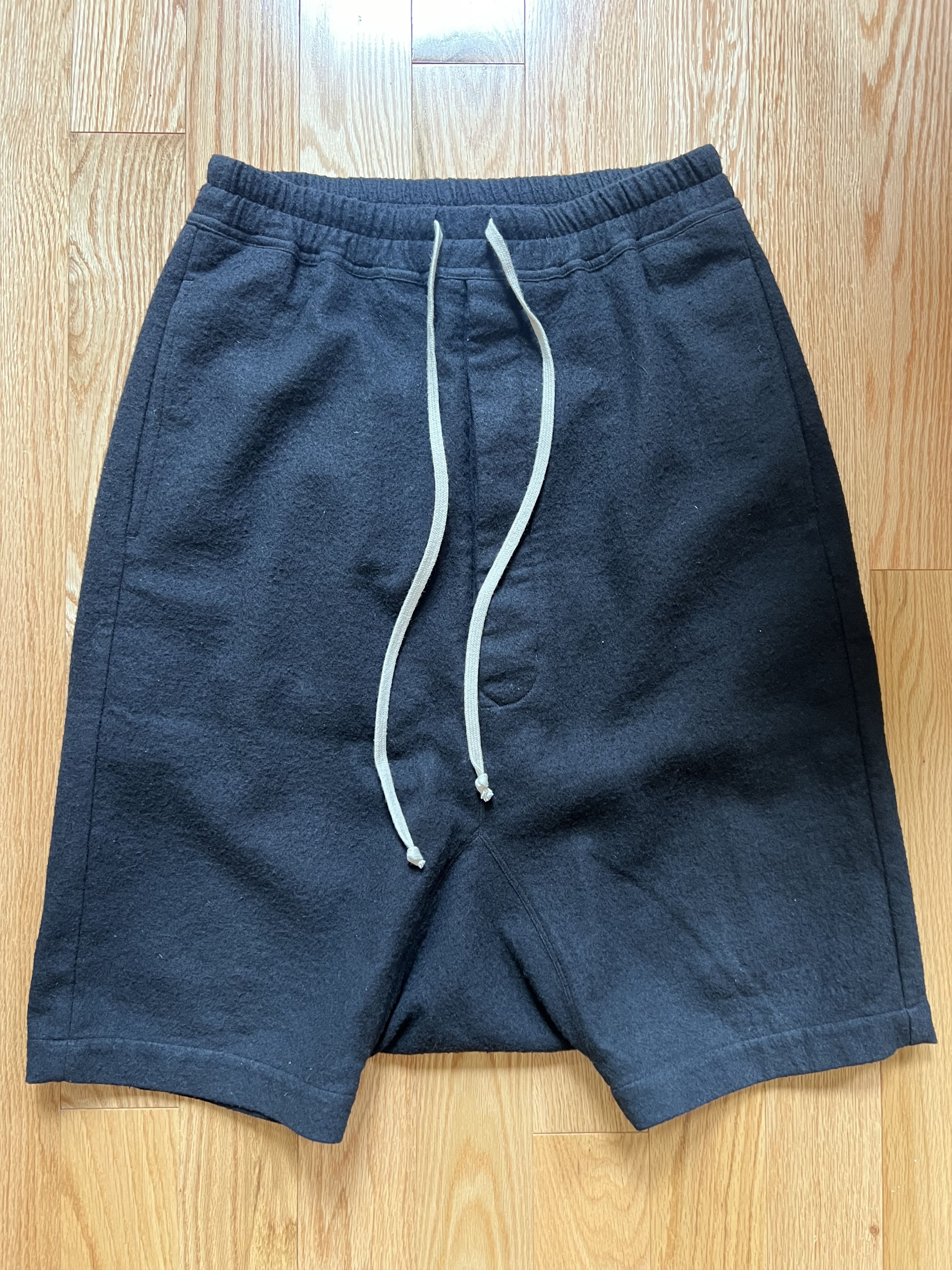 image of Rick Owens Fw20 Black Wool-Blend Pod Shorts Size 48, Men's