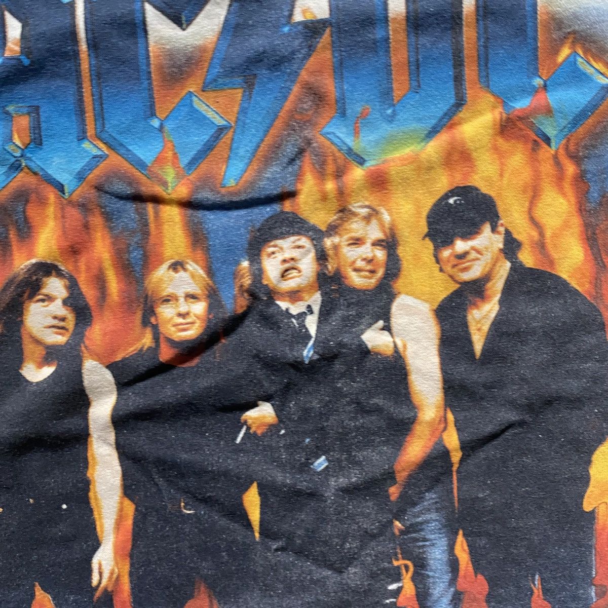 Band Tees VINTAGE Y2K AC/DC THRASHED DISTRESSED AMAZING PUNK TEE 19 Size US L / EU 52-54 / 3 - 7 Thumbnail