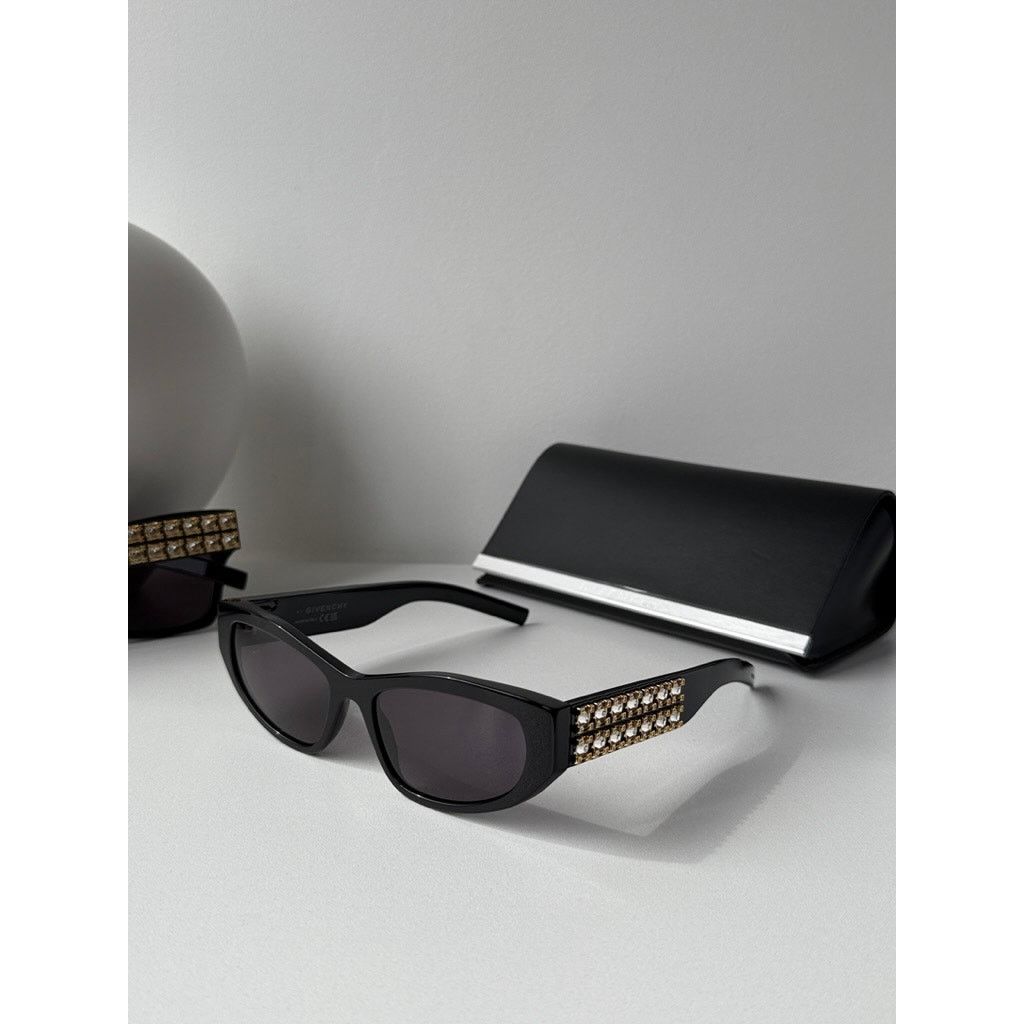 Givenchy NEW Givenchy GV40078U Cat Eye Black Crystal Sunglasses $700 Size ONE SIZE - 2 Thumbnail
