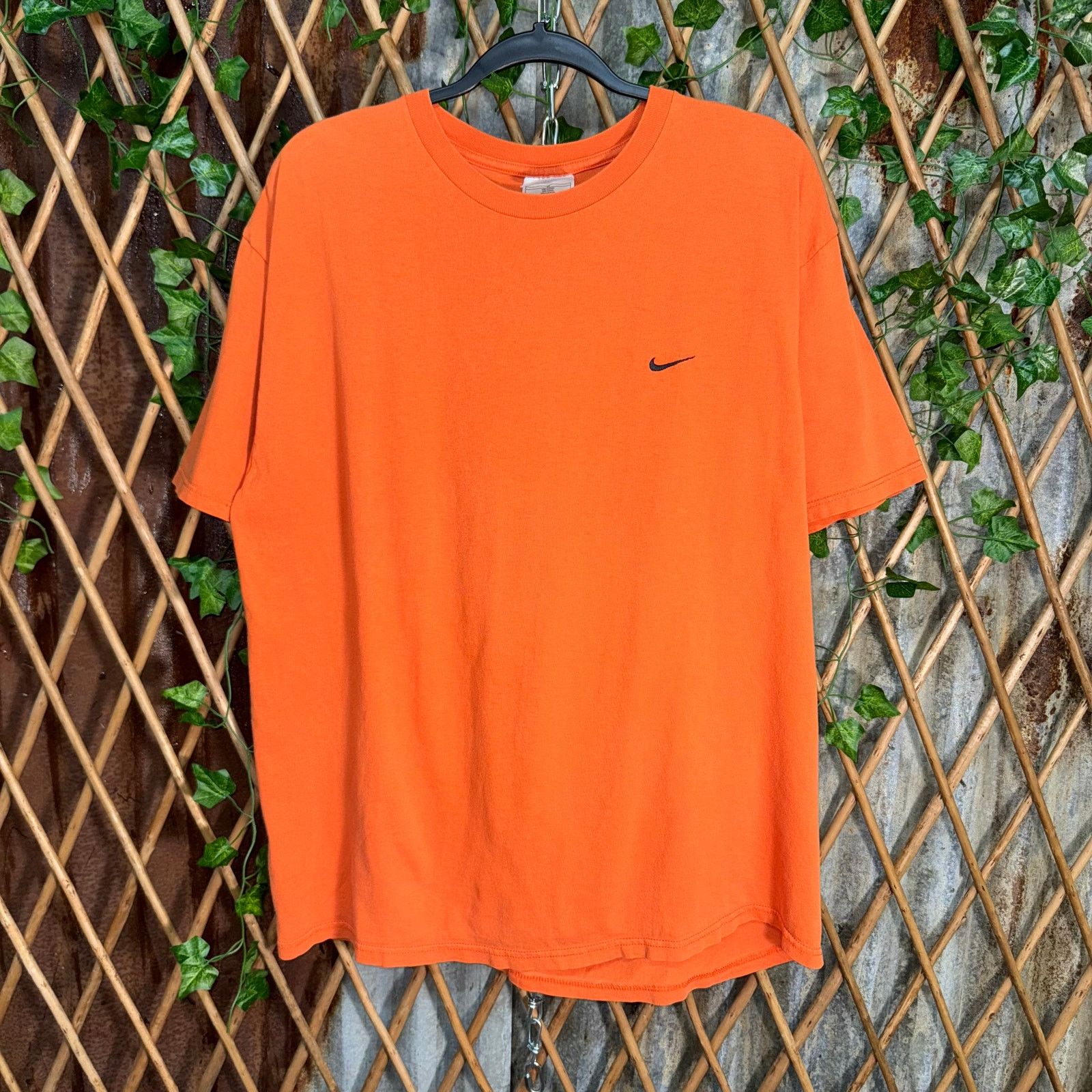 Nike Vintage Y2K Nike embroidered 1990s essential usa made tshirt Size US L / EU 52-54 / 3 - 1 Thumbnail