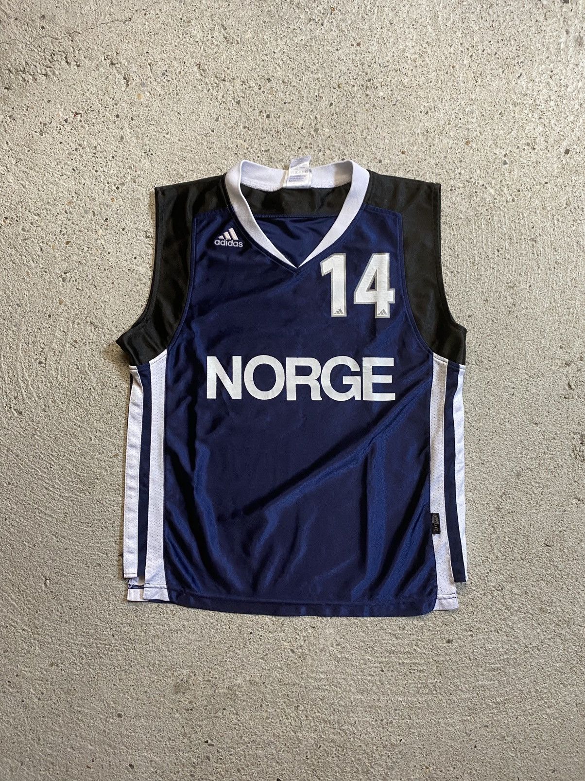 Adidas Adidas vintage tanktop sleeveless basketball norge norway Size US XL / EU 56 / 4 - 1 Thumbnail