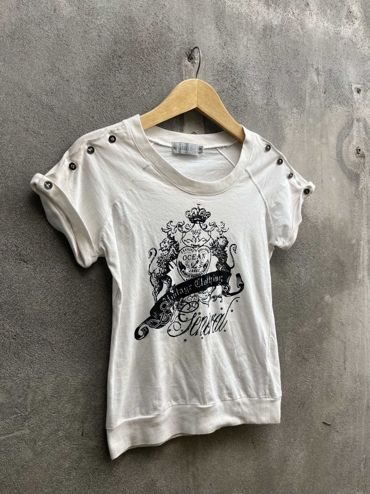If Six Was Nine U.G.I.Z White Crest Graphic Tee – Gothic Royal Punk Japan Size US XS / EU 42 / 0 - 6 Thumbnail