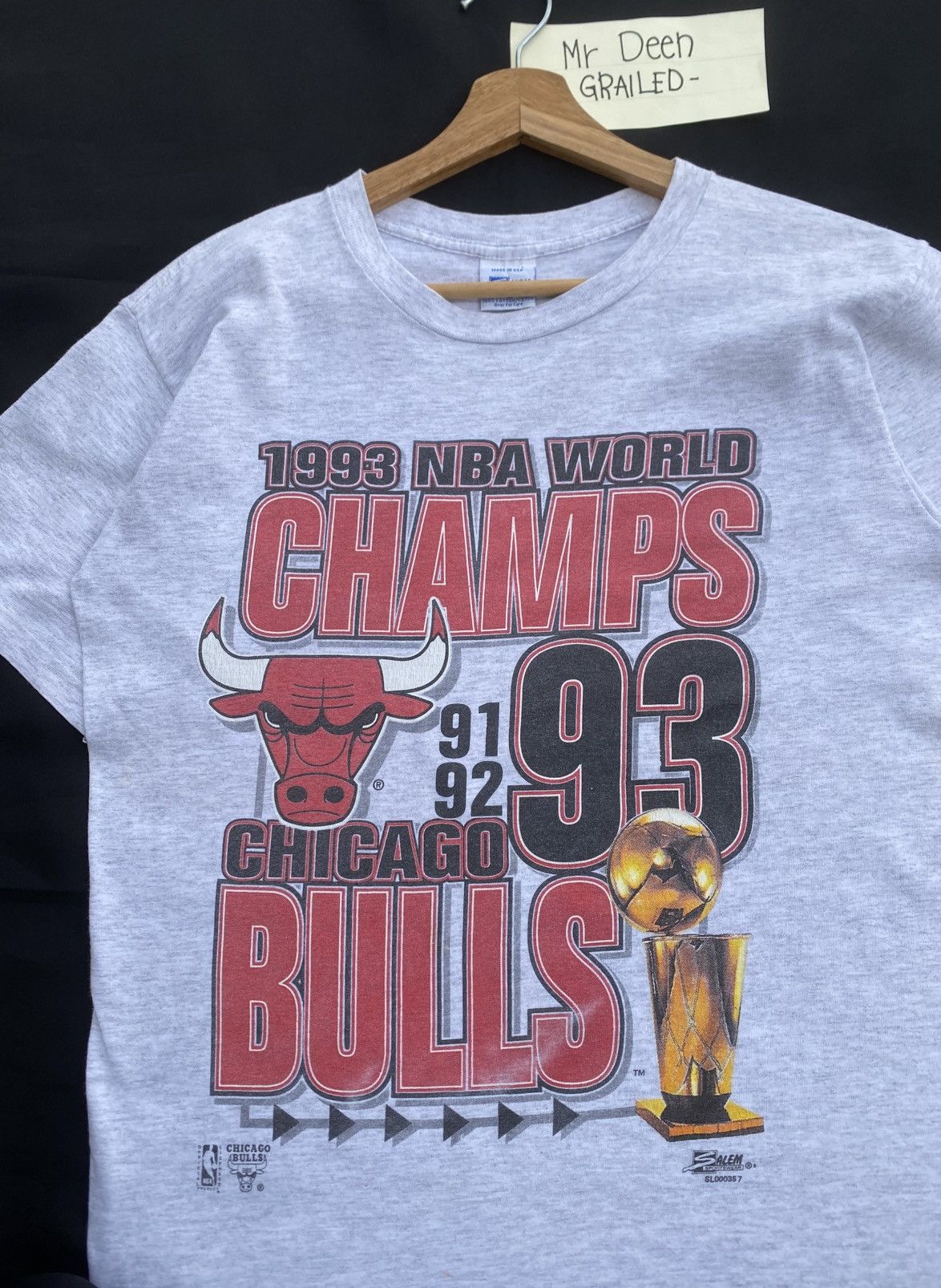 NBA Rare Vintage NBA Chicago Bulls 1993 World Champion Tshirt Size US M / EU 48-50 / 2 - 6 Thumbnail