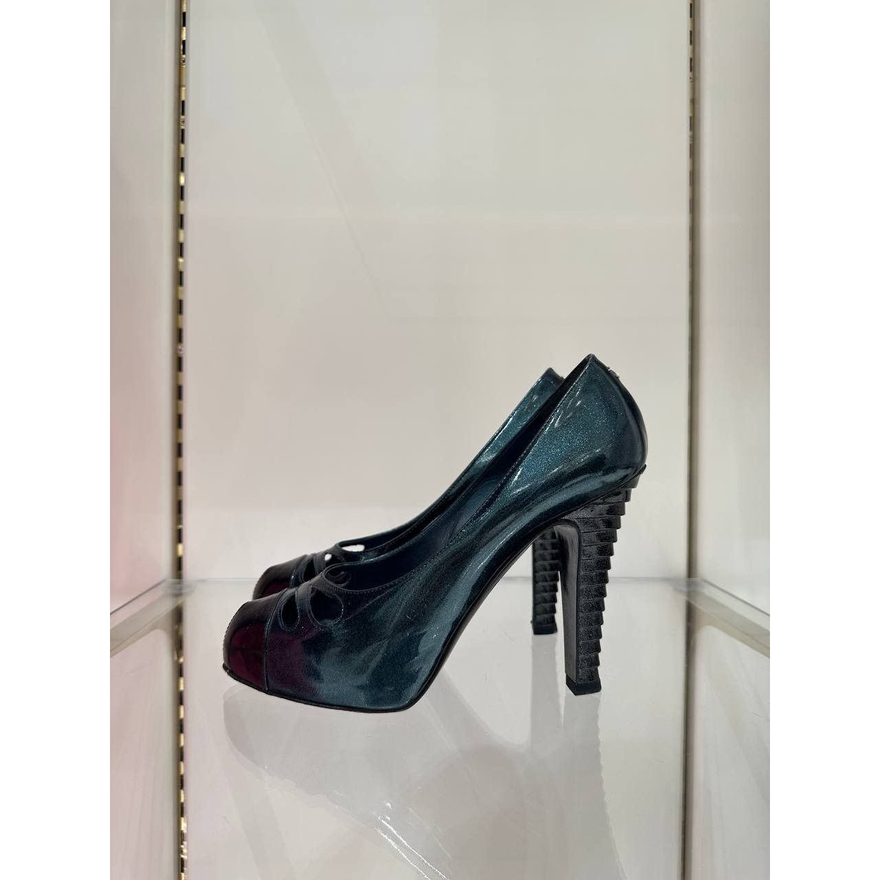 Chanel Chanel Patent Leather Pumps Size 39 Size US 8 / IT 38 - 1 Thumbnail