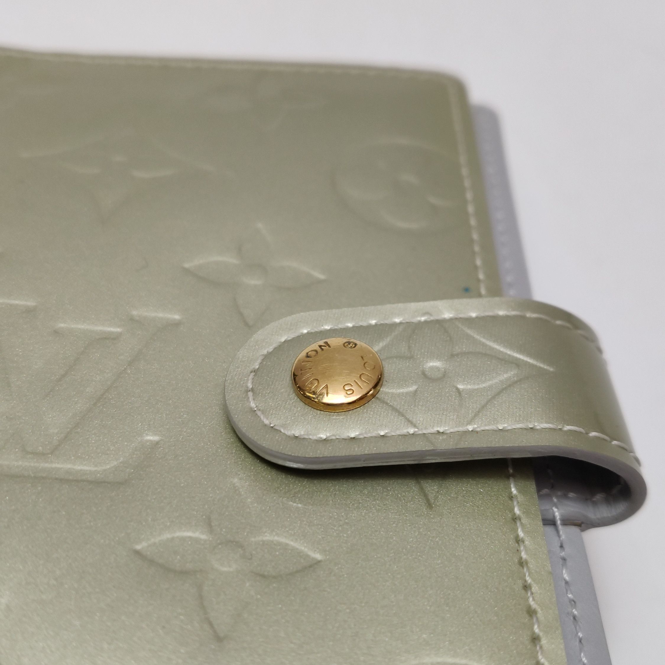 Louis Vuitton Louis Vuitton (LV) patent leather embossed monogram noteboo Size ONE SIZE - 6 Thumbnail