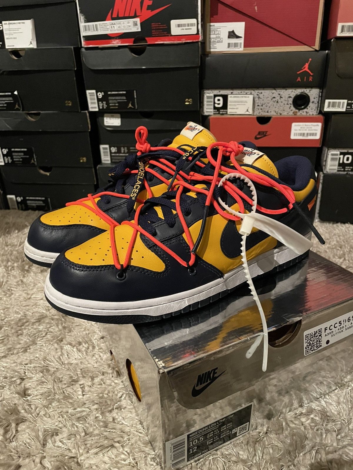 Nike Dunk Low Off White University Gold