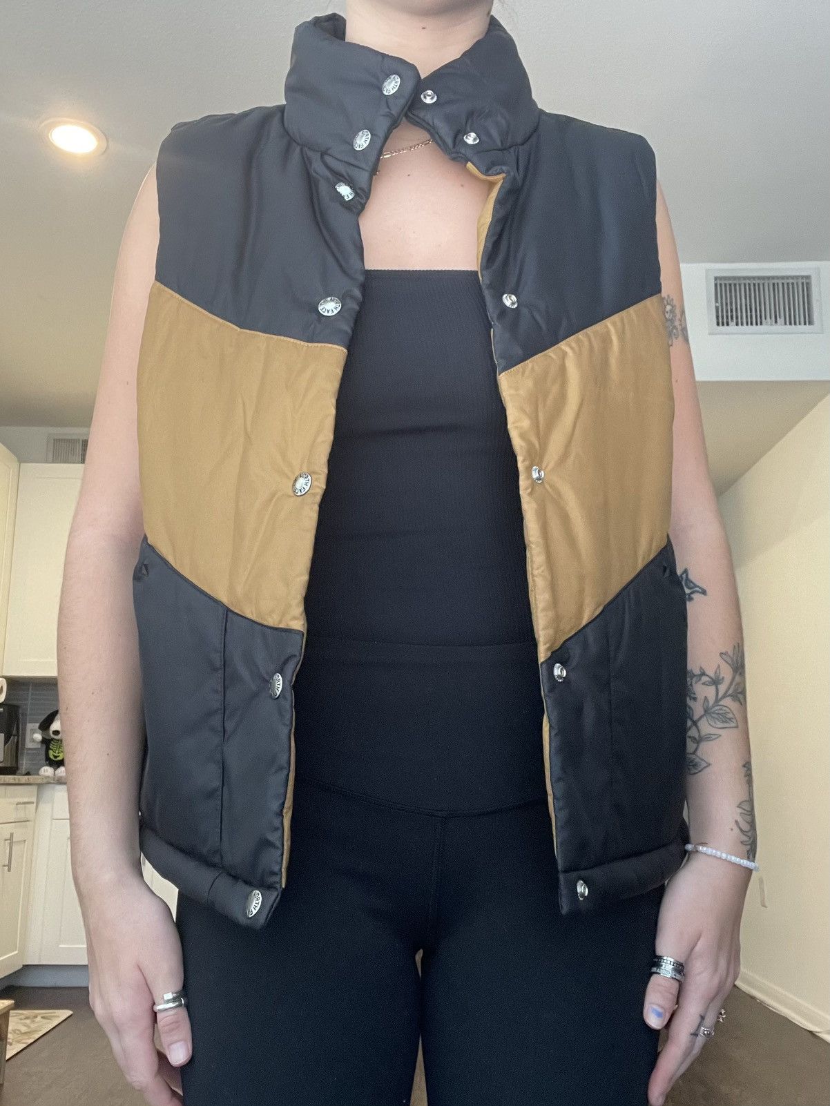 The North Face black and tan north face puffer vest Size M / US 6-8 / IT 42-44 - 1 Thumbnail