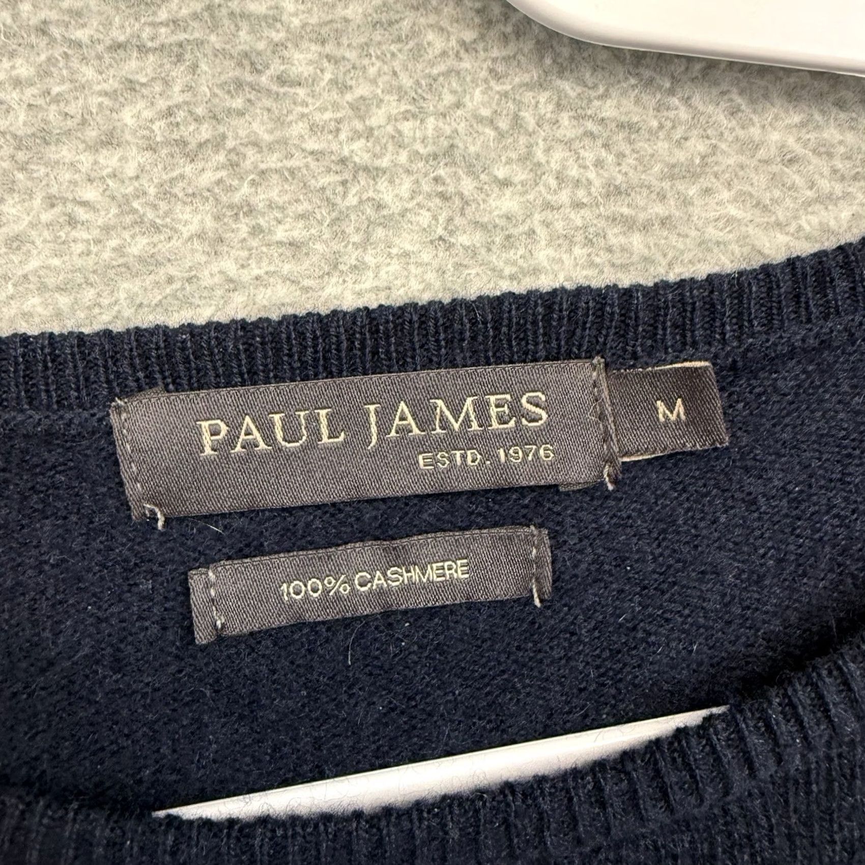 Paul Stuart Paul James Sweater Mens M Blue 100% Cashmere V-Neck Pullover Knit Navy Volvo? Size US M / EU 48-50 / 2 - 4 Thumbnail