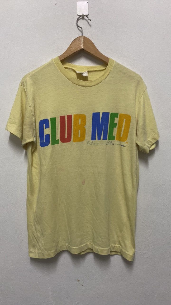Vintage Vintage Big Spell Out Club med T-shirt Size US S / EU 44-46 / 1 - 1 Thumbnail