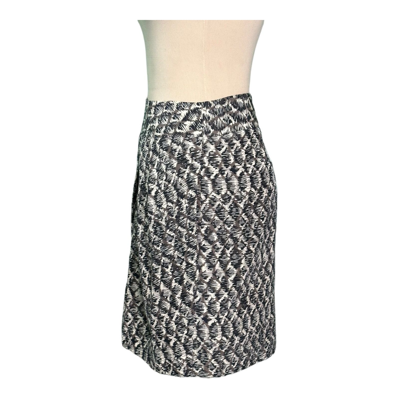 Banana Republic Banana Republic black cream pleated mini skirt size 4 Size 29" - 6 Thumbnail