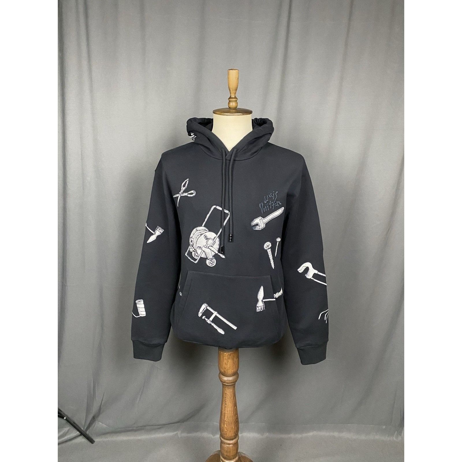 Louis Vuitton NWT Louis Vuitton Multi-Tools Embroidered Men's Black Hoodi Size US XXL / EU 58 / 5 - 3 Thumbnail