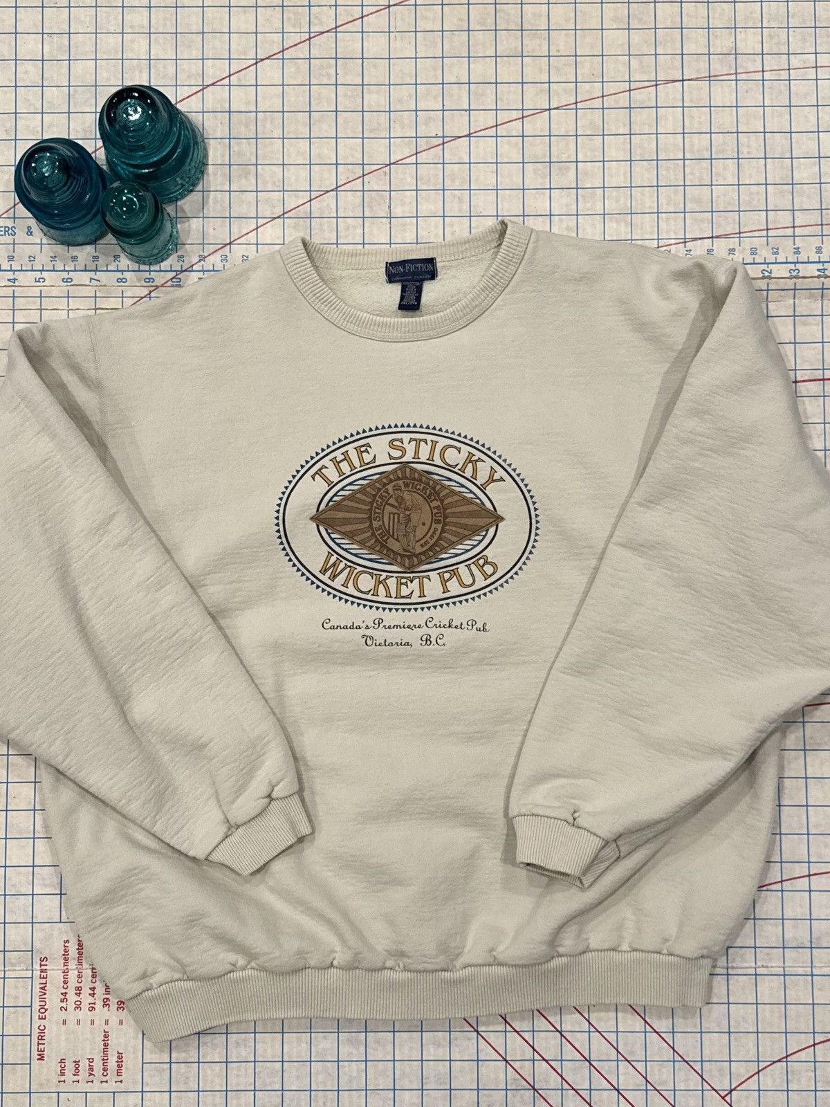 Vintage The Sticky Wicket Cricket Pub Victoria BC Crewneck