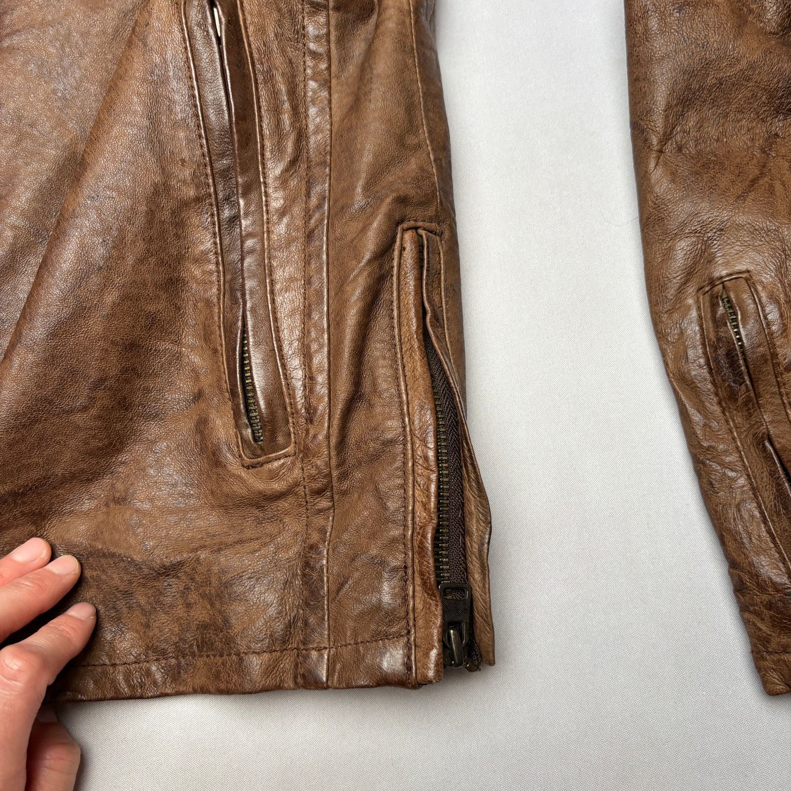 Levi's Vintage Levi's Cafe Racer Leather Jacket Capital E Men's M Size US M / EU 48-50 / 2 - 15 Thumbnail