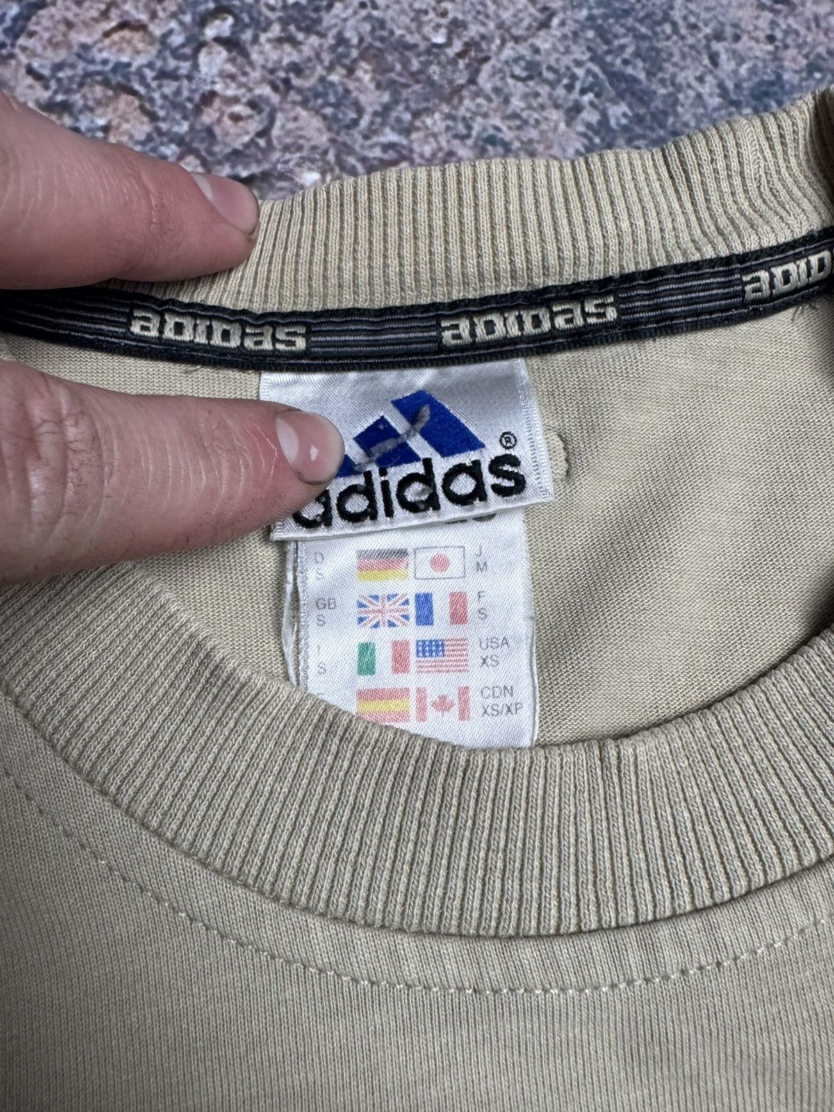 Adidas Adidas big logo vintage t-shirt size s y2k Size US S / EU 44-46 / 1 - 11 Thumbnail