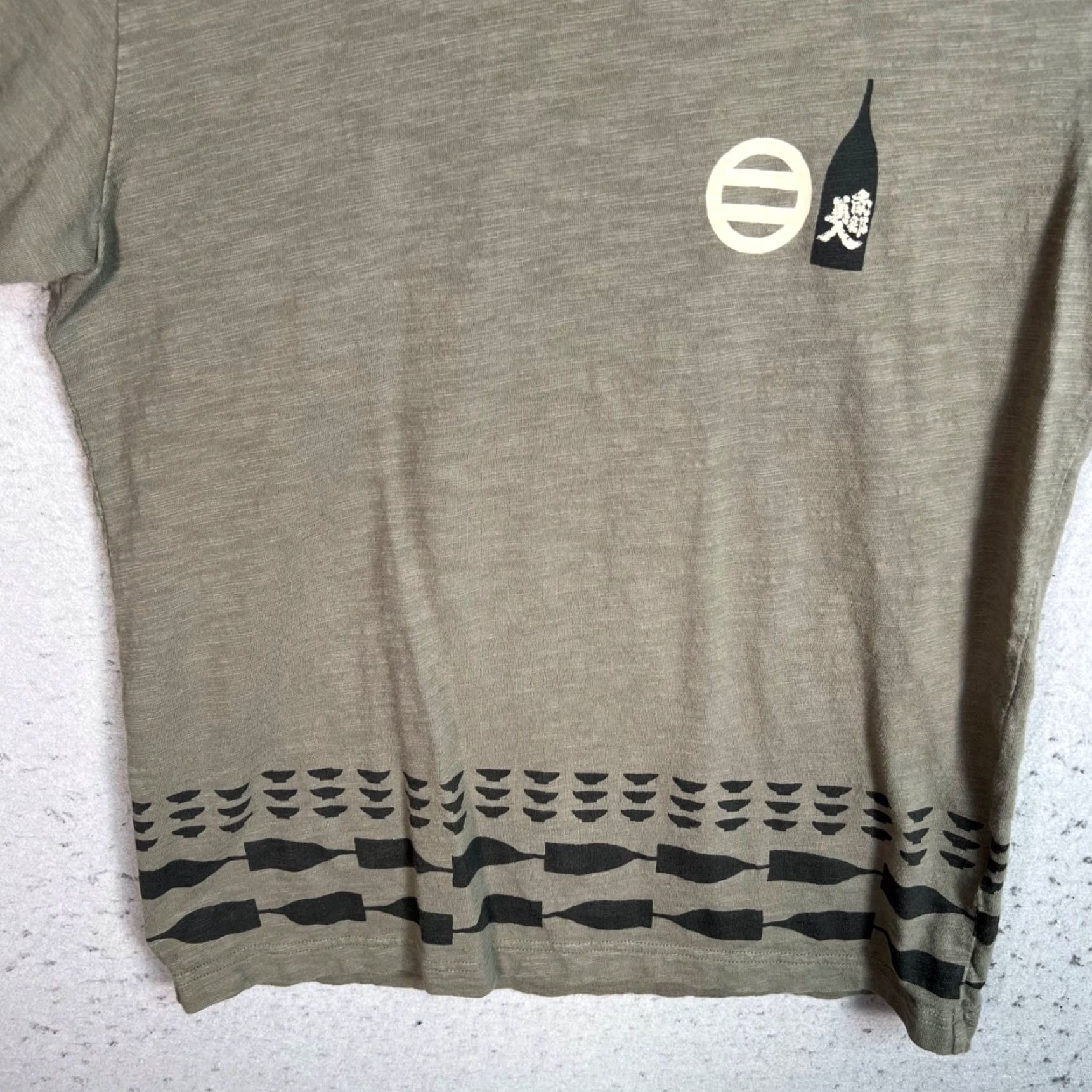 Uniqlo VINTAGE Uniqlo Graphic T-Shirt Sake Gura Crew Neck Cotton Olive Green Adults Small Summer Men Size US S / EU 44-46 / 1 - 5 Thumbnail