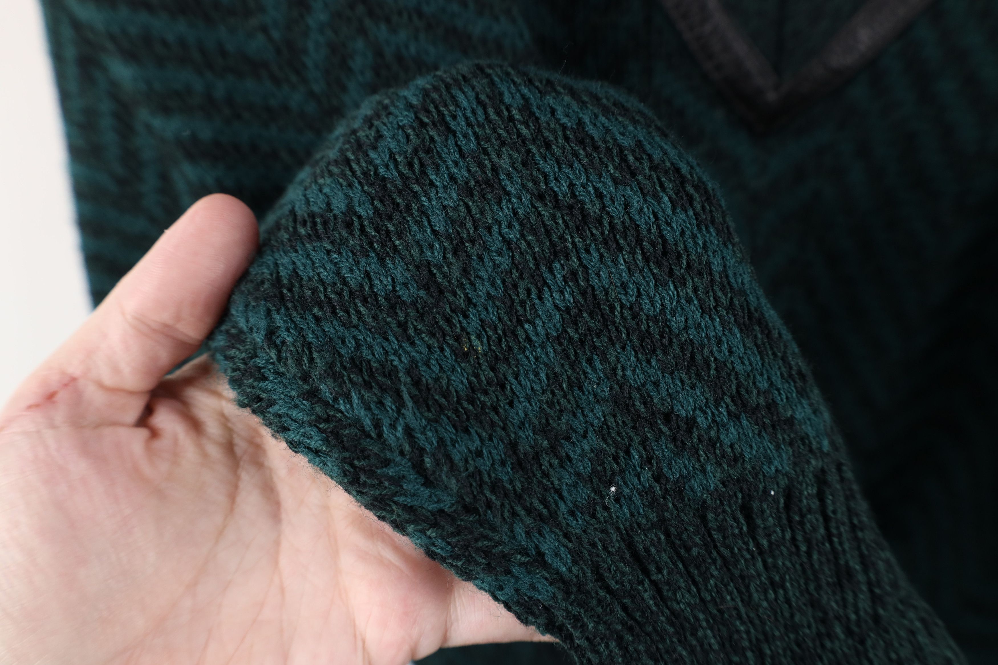 Vintage Vintage 90s Dapper Herringbone Knit V-Neck Sweater Green Size US L / EU 52-54 / 3 - 8 Thumbnail