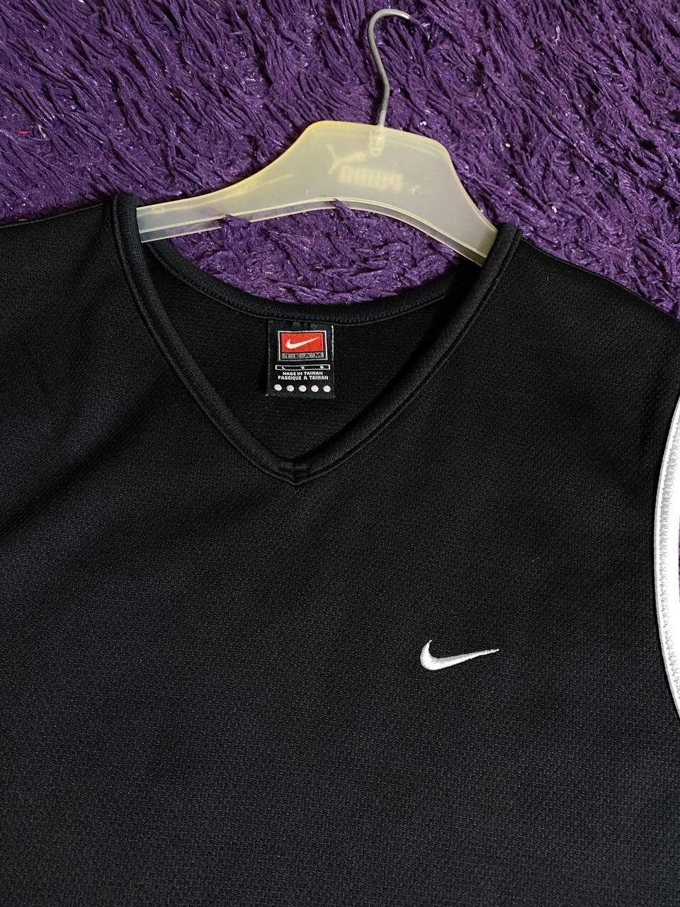 Nike Vintage Nike Big Graphic Logo Distressed 90’s tee Size US L / EU 52-54 / 3 - 10 Thumbnail