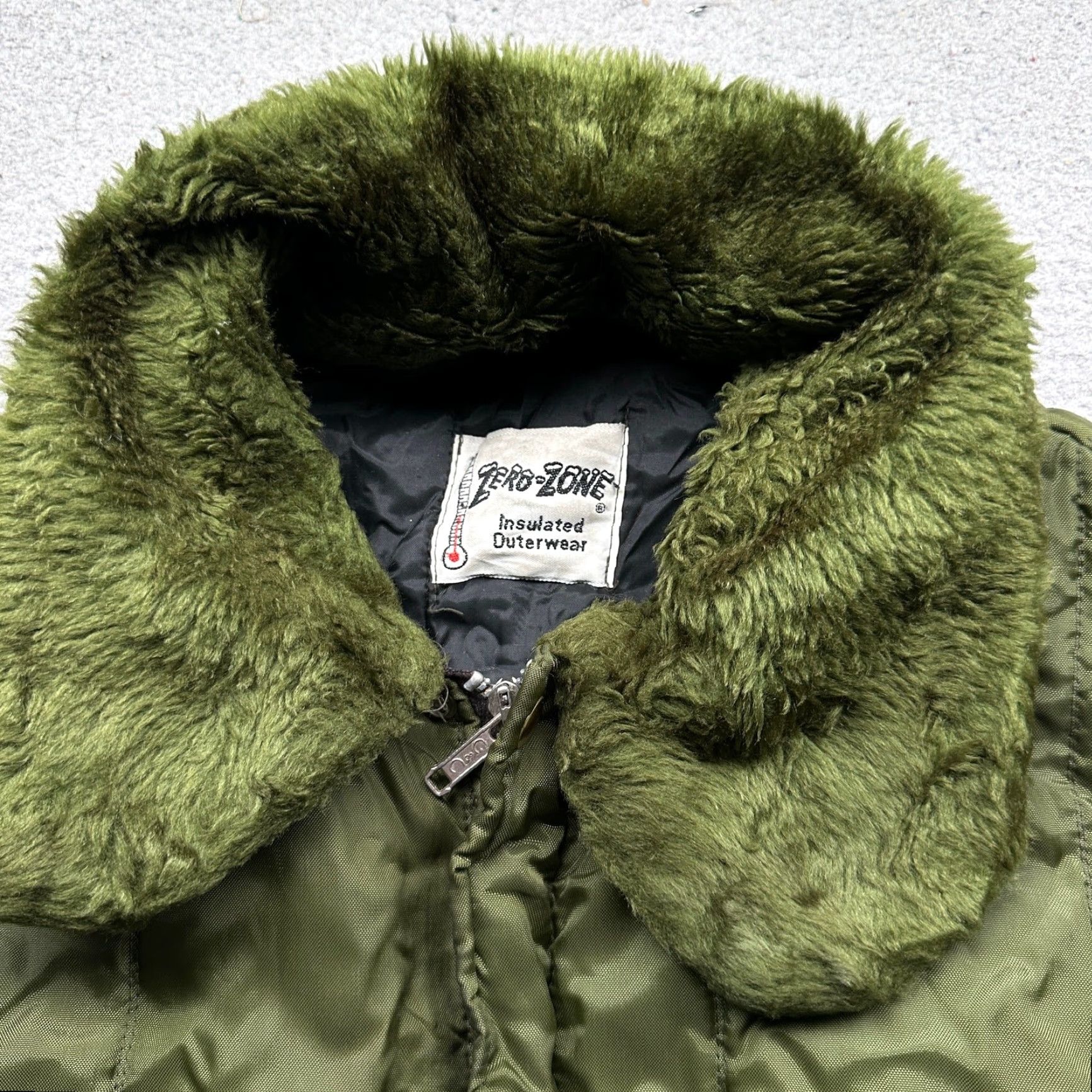 Vintage VINTAGE Zero Zone Military Jacket XL Men Green Quilted Insulated Mid-Length Full Zip Pockets Size US XL / EU 56 / 4 - 3 Thumbnail