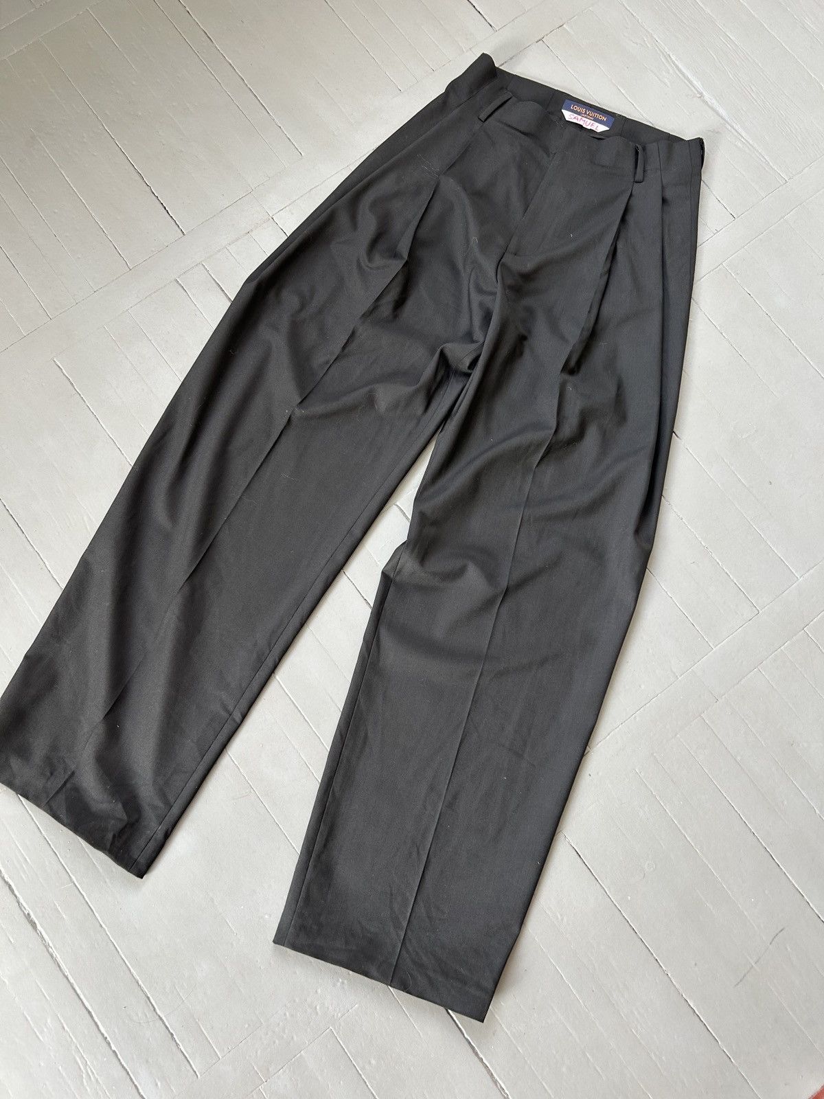 Louis Vuitton Louis Vuitton uniforms black classic basic wool pants Size US 36 / EU 52 - 2 Thumbnail