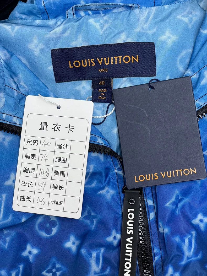 Louis Vuitton Louis Vuitton 23 pre-fall blue gradient logo hooded trench Size US XXS / EU 40 - 6 Thumbnail