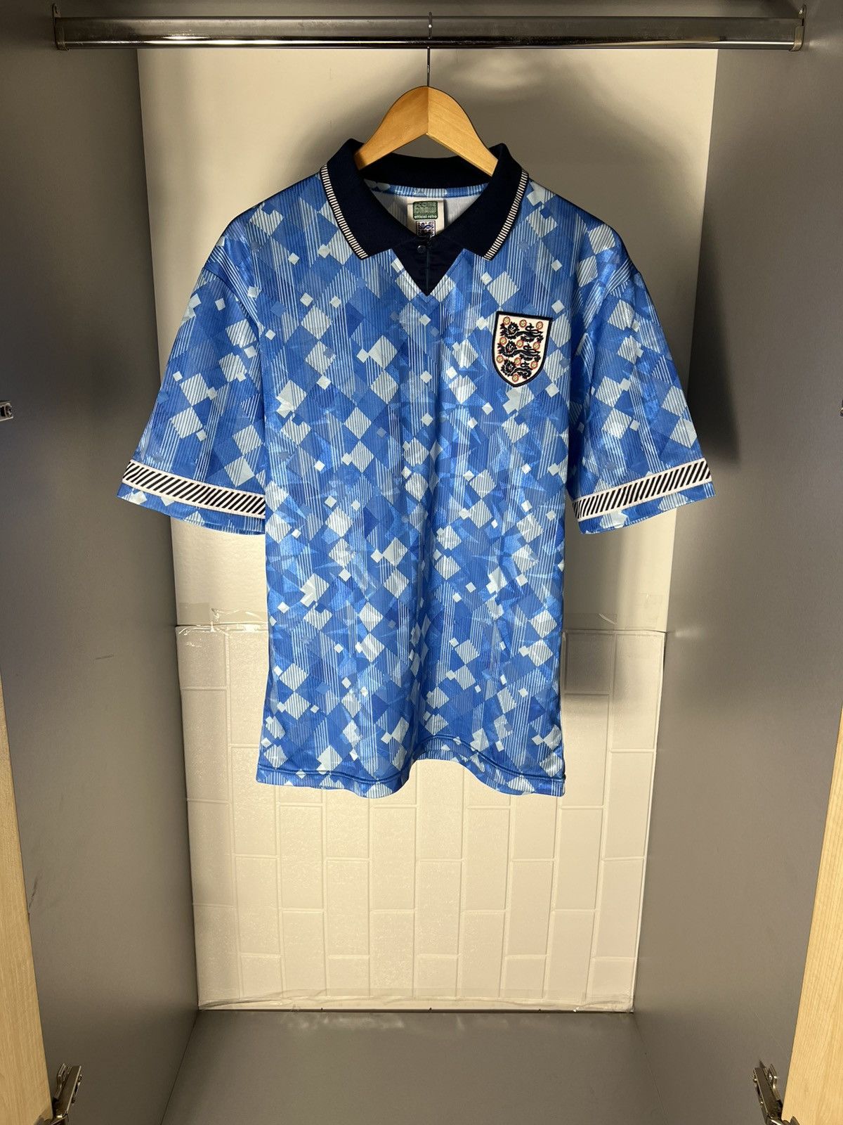 Vintage VERY RARE ENGLAND RETRO SOCCER JERSEY FC MANCHESTER Y2K 90s Size US M / EU 48-50 / 2 - 3 Thumbnail