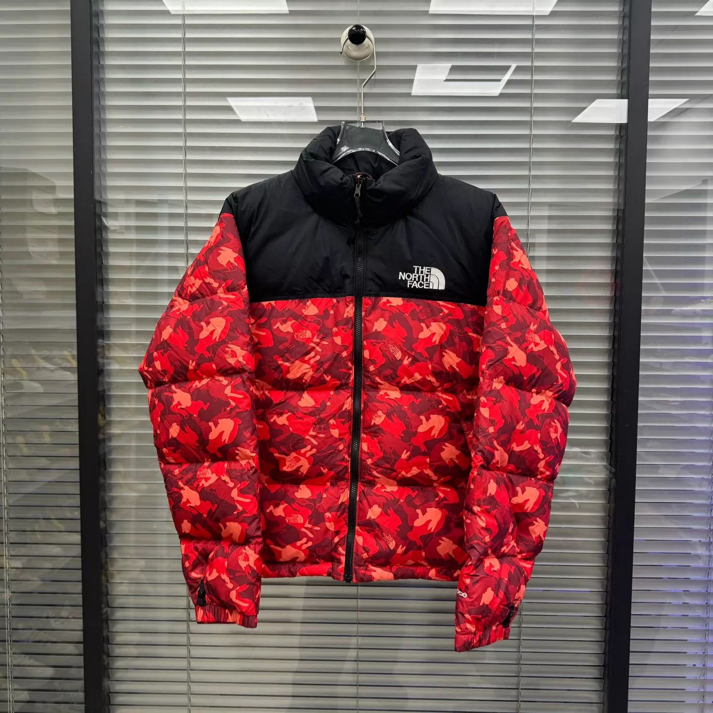 The North Face The North Face 1996 Year of the Rabbit Red M Worn Once Size US M / EU 48-50 / 2 - 1 Thumbnail