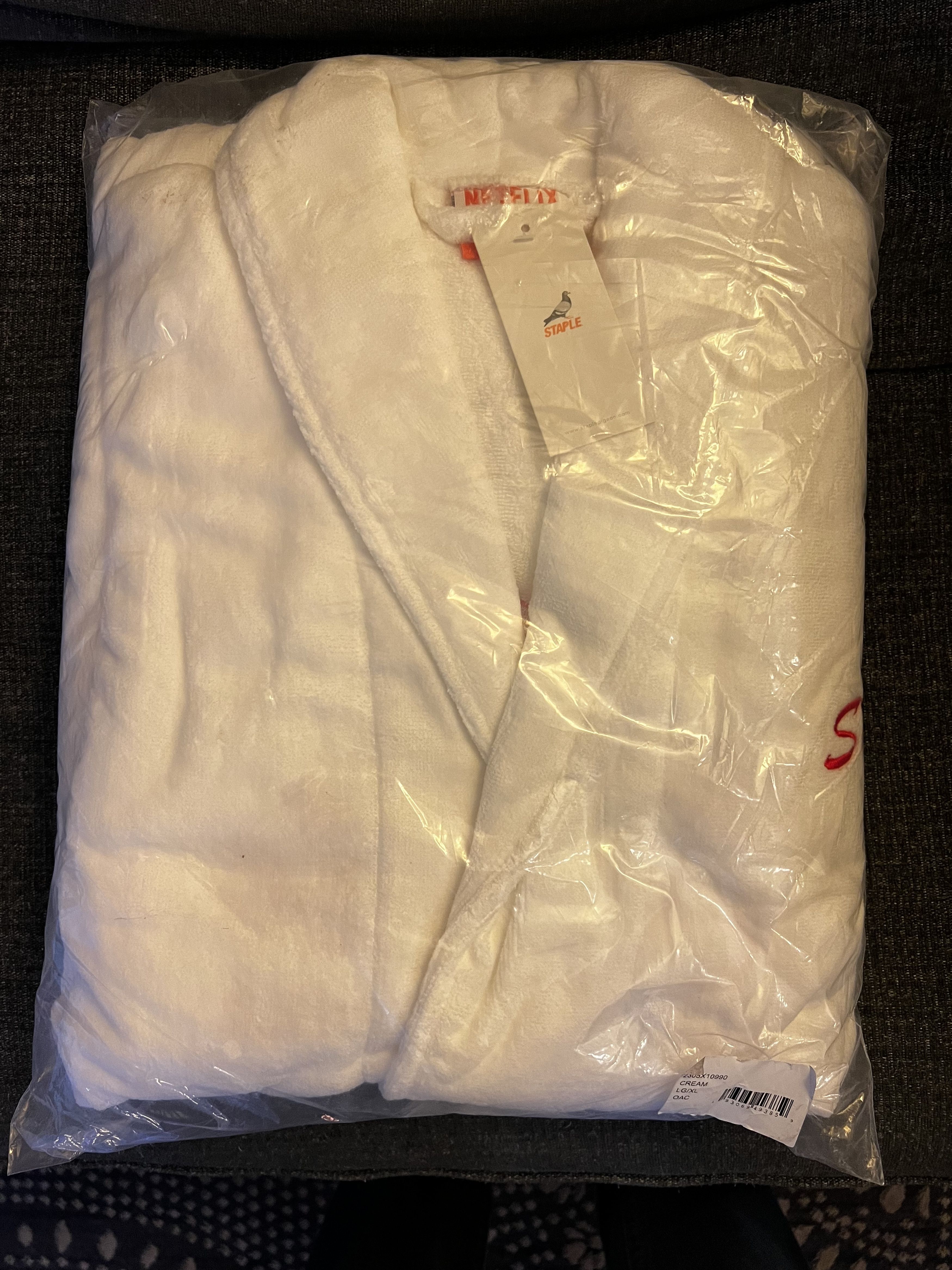 Staple Netflix x Staple Bathrobe "Out Sick" Collab Size ONE SIZE - 2 Thumbnail
